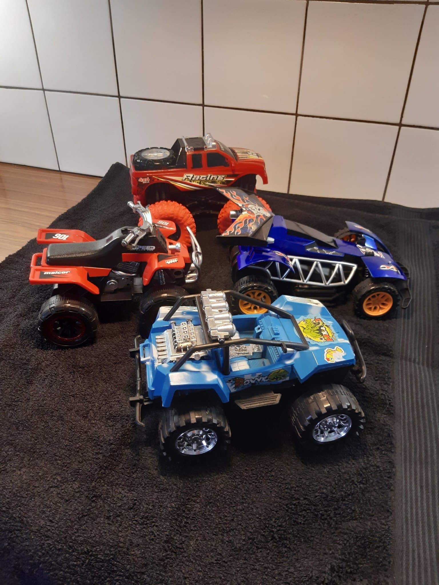 4 st: Monstertruck, buggy racecar, terrängbil off-road buggy, fyrhjuling