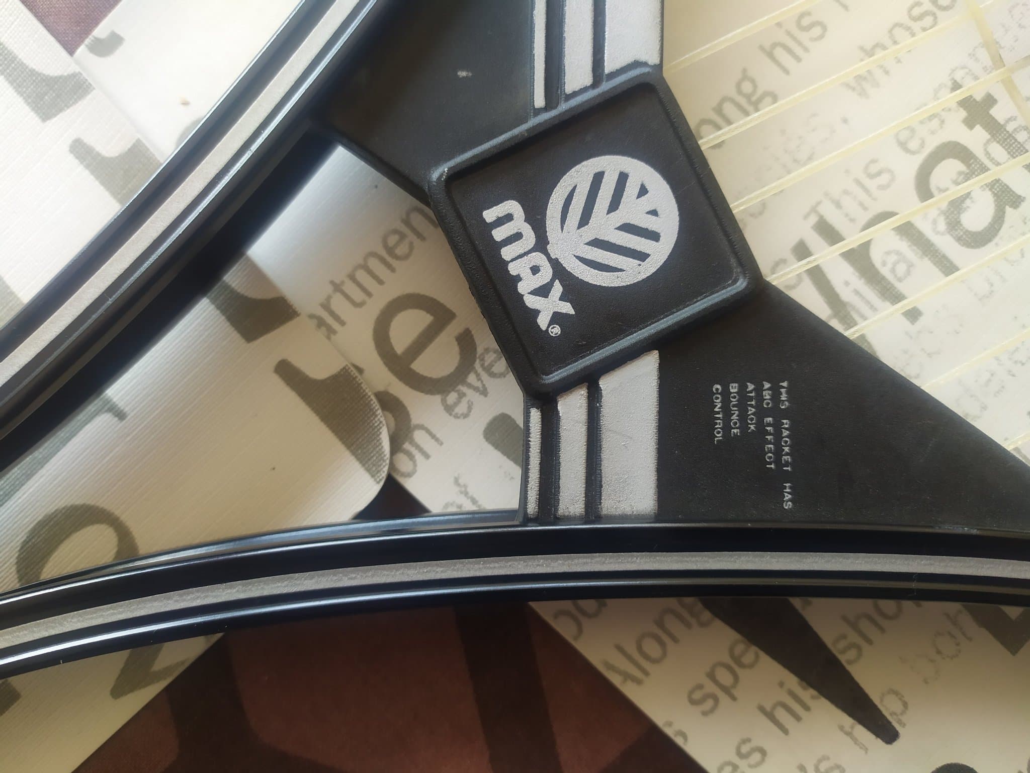 Tennisracket MAX Senior storlek med passande fodral. I väldigt gott skick!