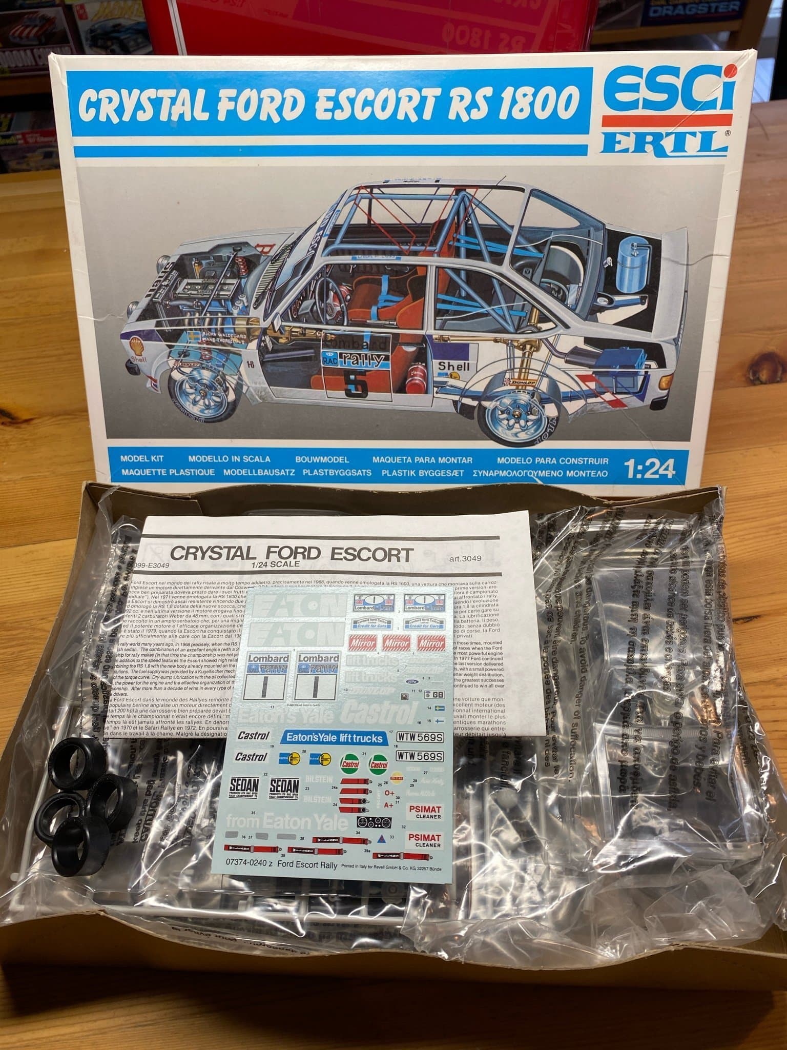 ESCI ERTL 3049 1/24 Crystal Ford Escort RS 1800 *NY*
