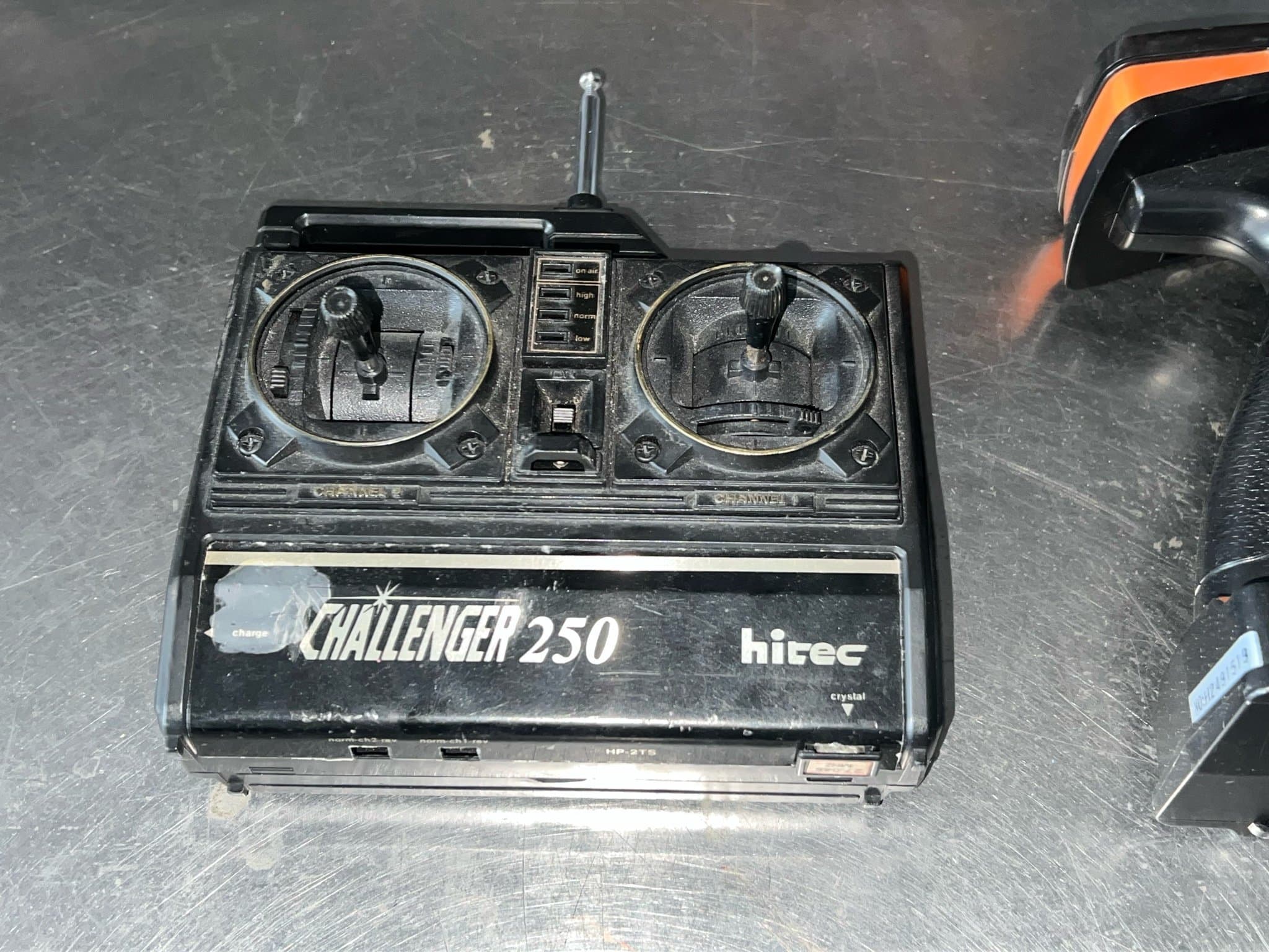 Hitec Challenger 250 och HobbyKing HK-GT2 Radiostyrning