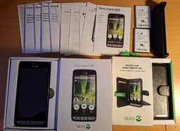 Doro Liberto 825 4G Smartphone med laddningsvagga och plånboksfodral