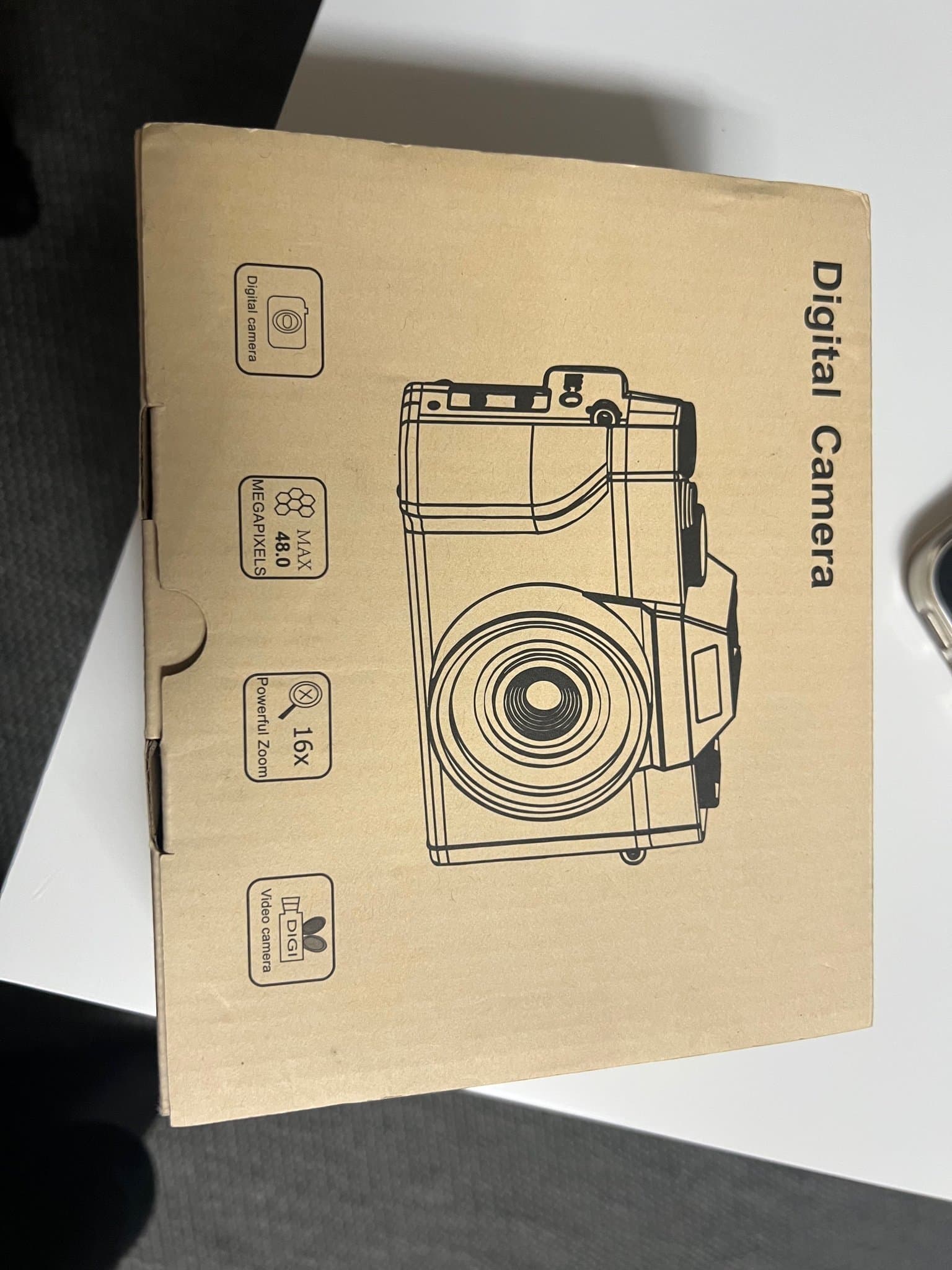 Digital kamera 48 MP med 16x zoom