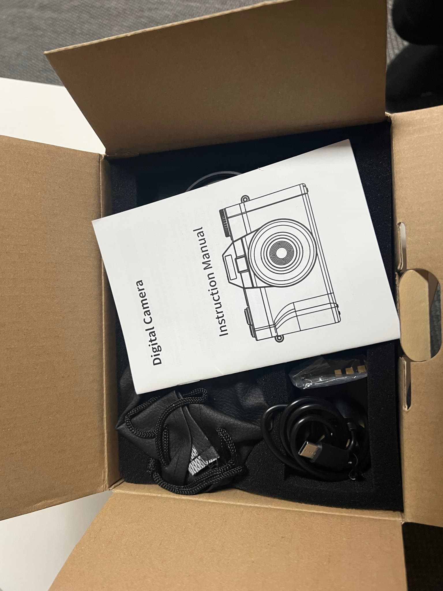 Digital kamera 48 MP med 16x zoom