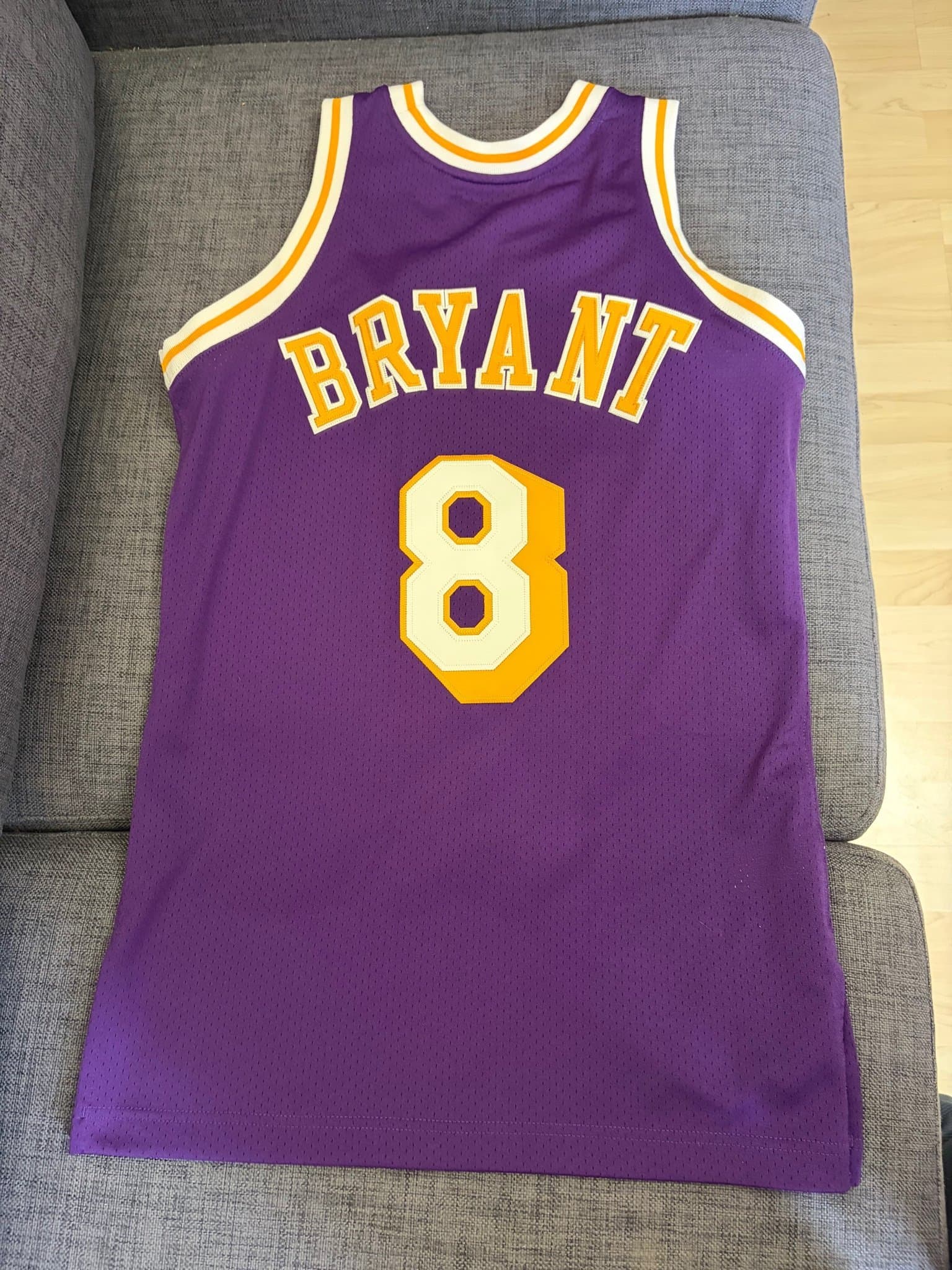 LA Lakers 96/97 Mitchell & Ness lila basketlinne Kobe Bryant, storlek S