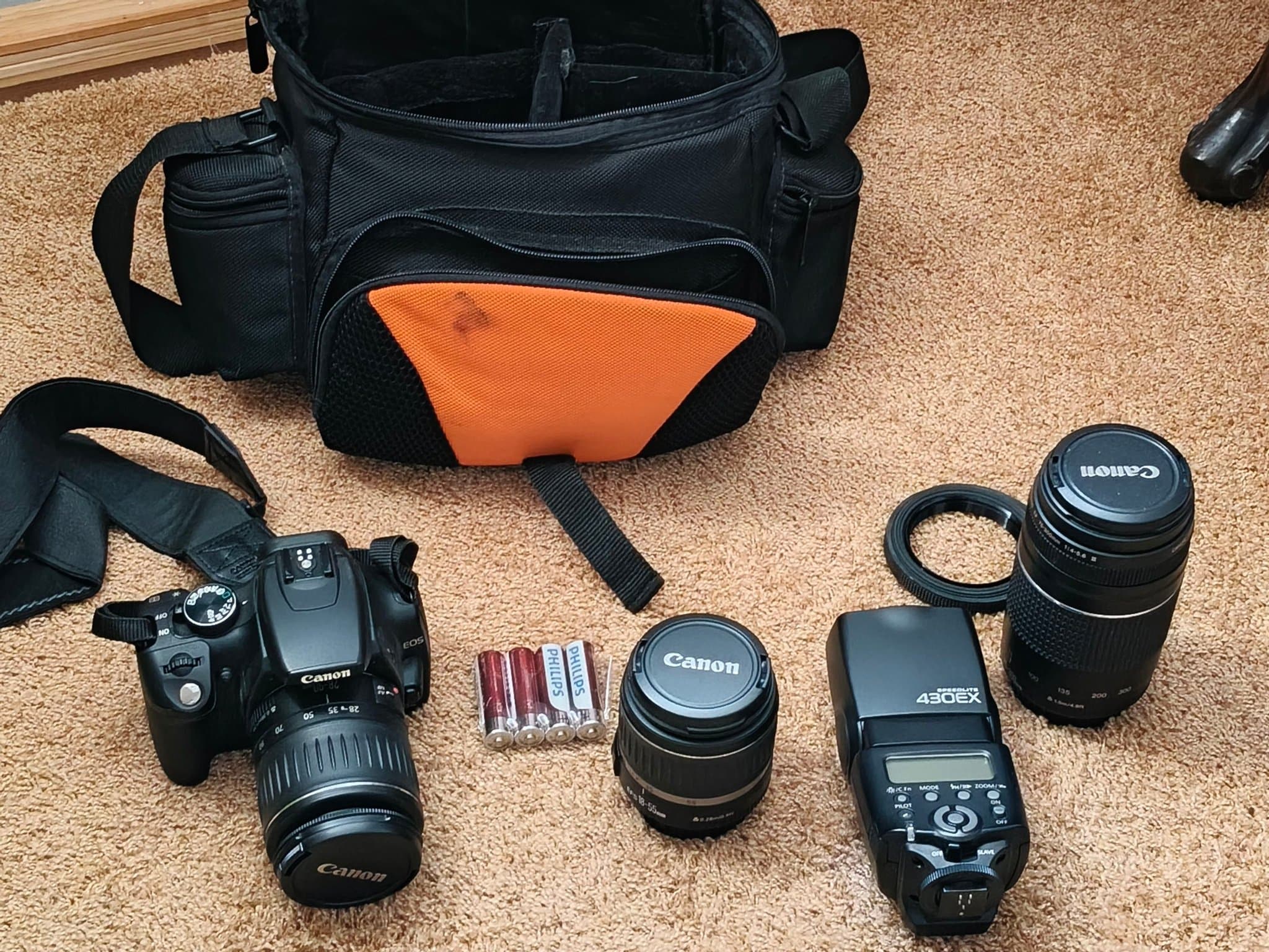 Canon EOS 350D med extra objektiv och Speedlite 430EX-blixt