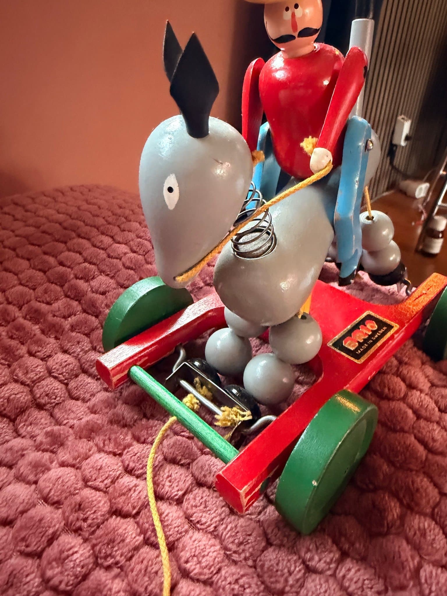 Brio dragleksak med man på åsna. Fernando