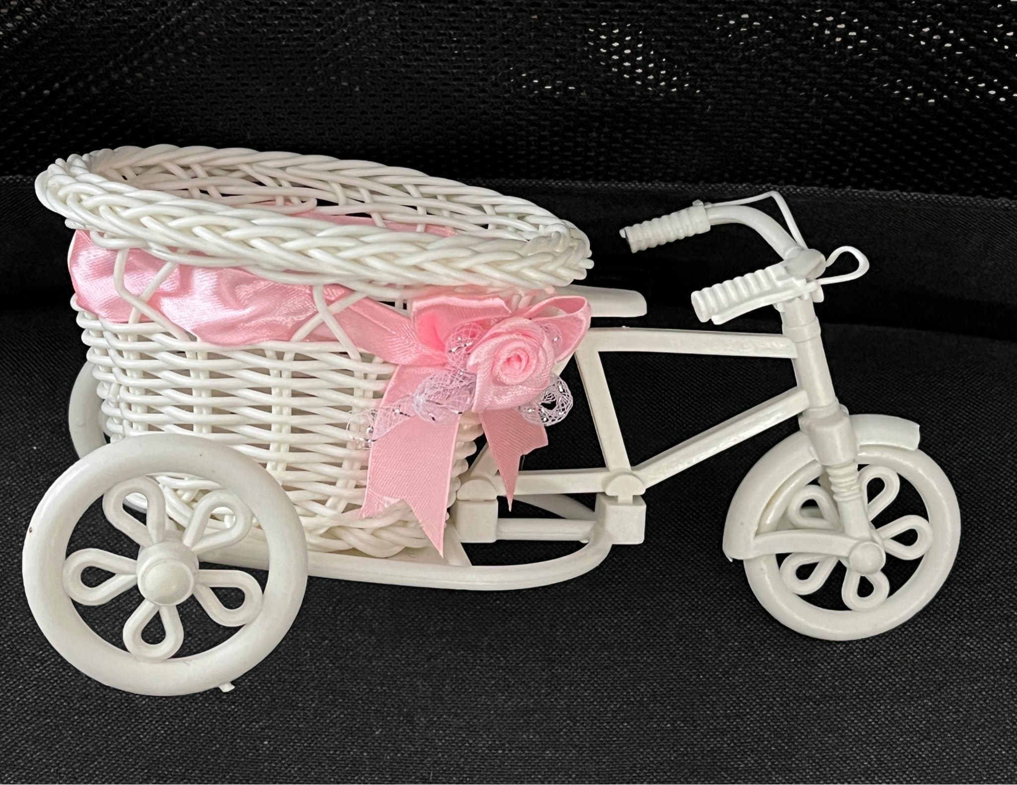 EN JÄTTEFIN LITEN SÖT CYKEL MED KORG,NYTT SKICK CA 22x10 CM!