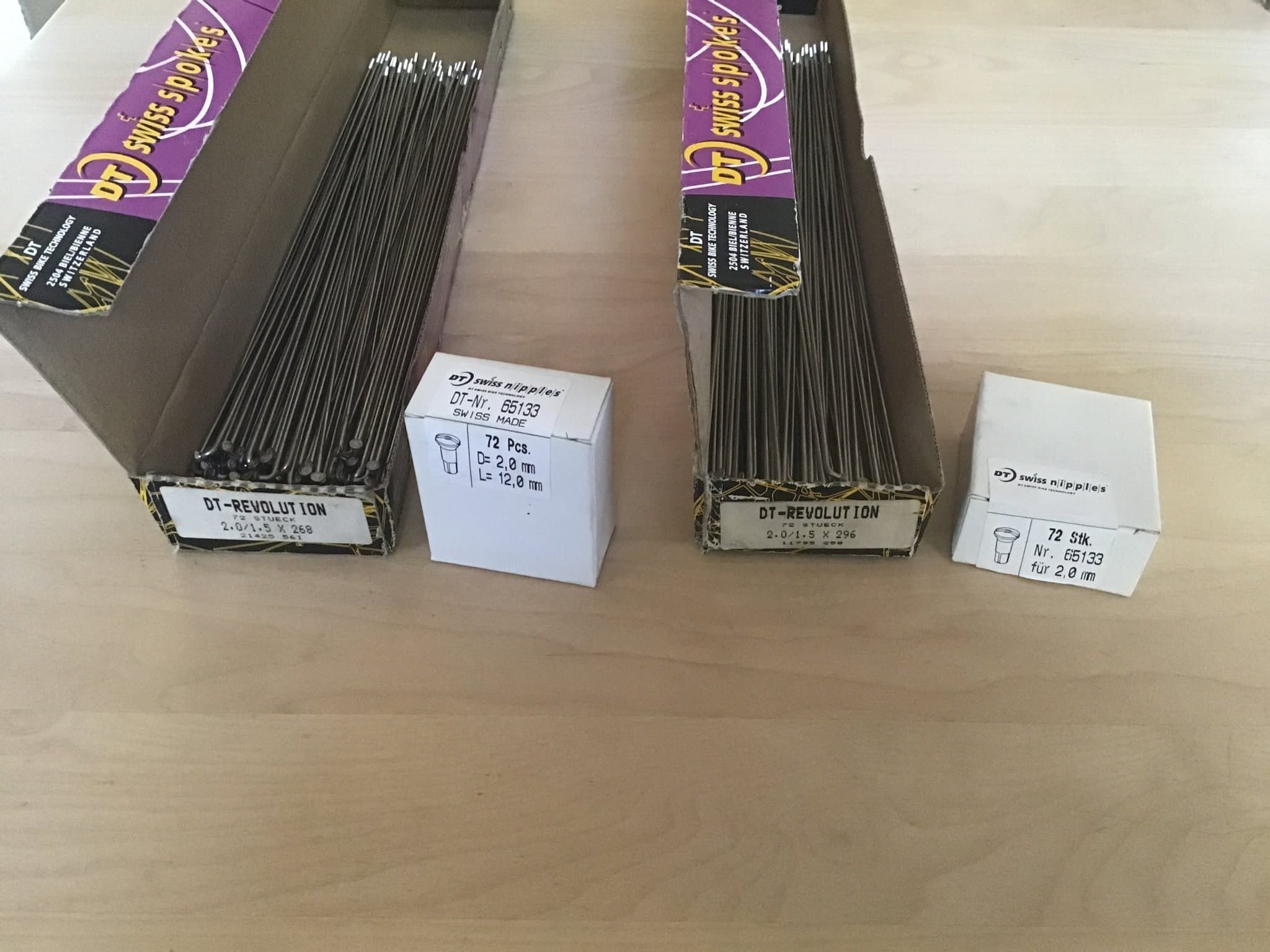 DT Swiss Eker DT-REVOLUTION 2,0 / 1,5 x 268 och 296 - med 72 ekrar och 72 nippel