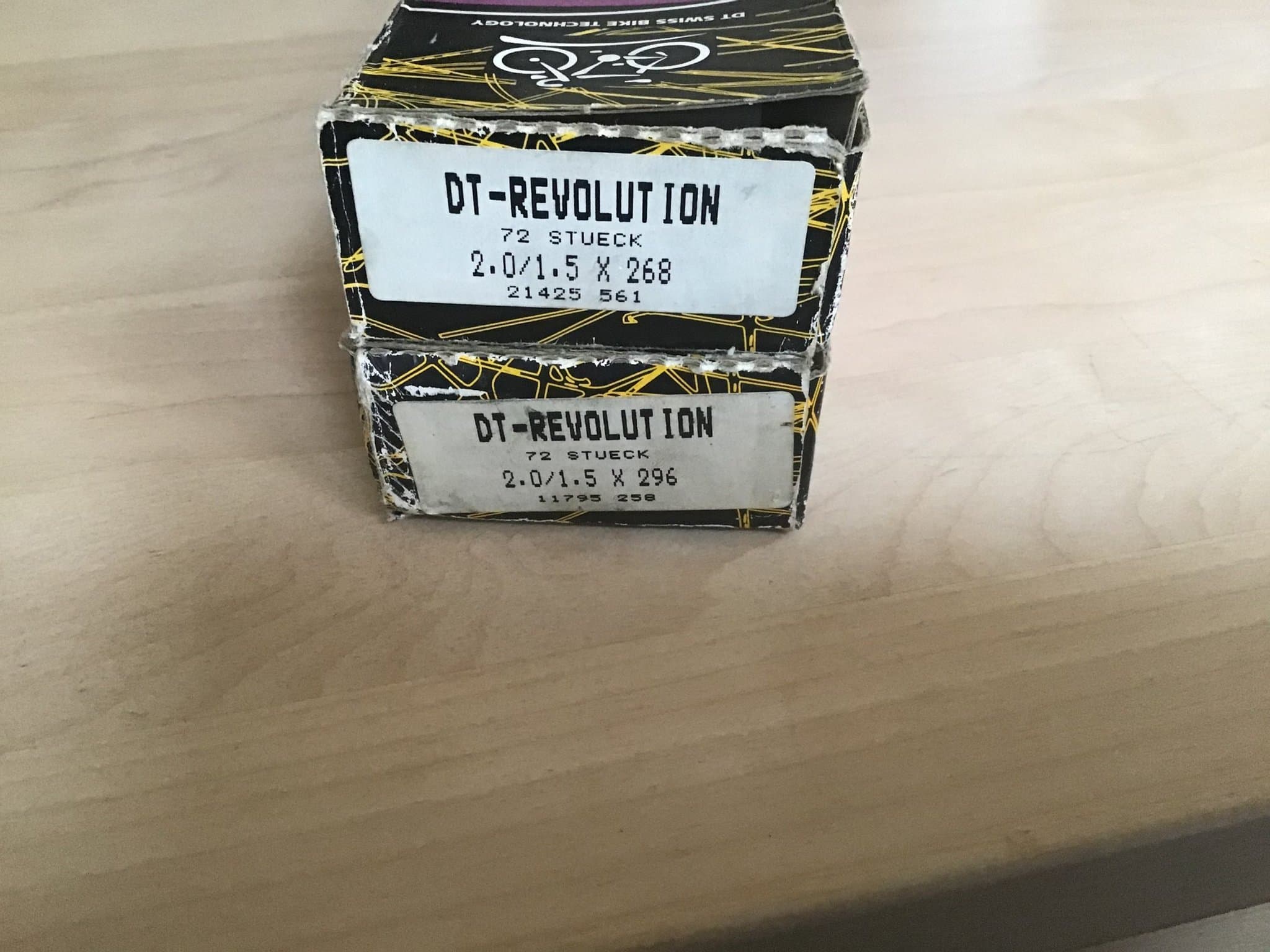 DT Swiss Eker DT-REVOLUTION 2,0 / 1,5 x 268 och 296 - med 72 ekrar och 72 nippel