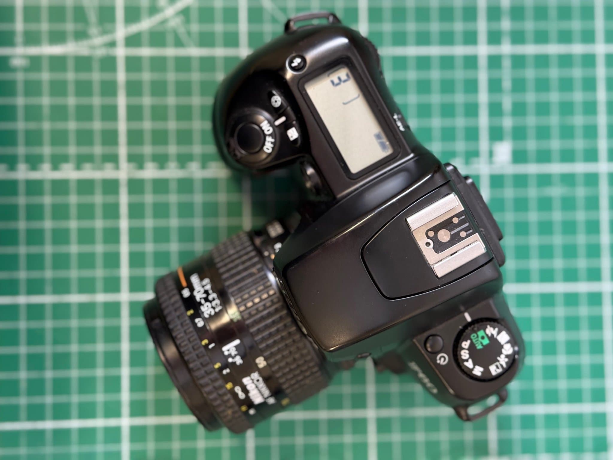 Nikon F30 med optik - analog kamera med autofokus