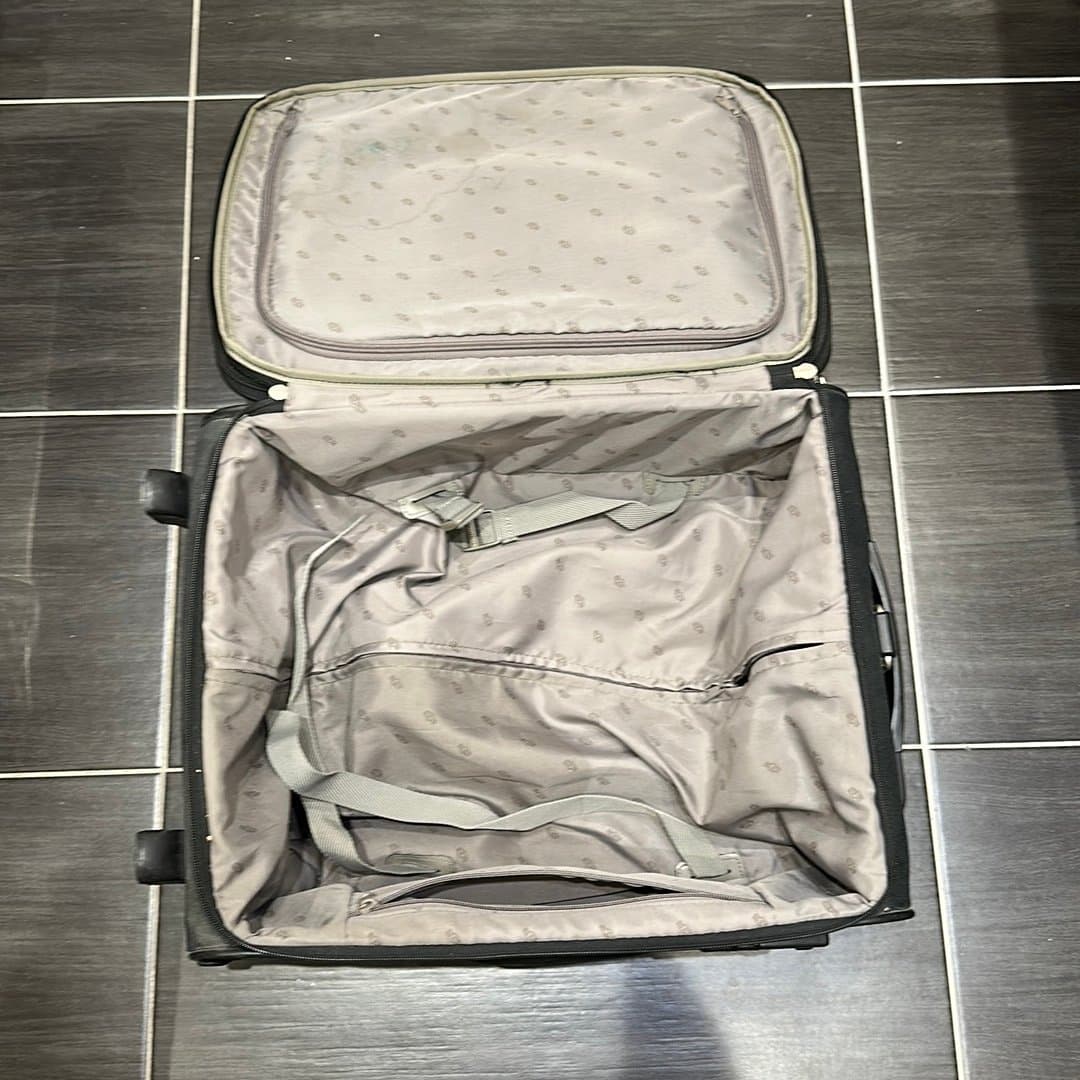 Resväska som använts ett fåtal gånger