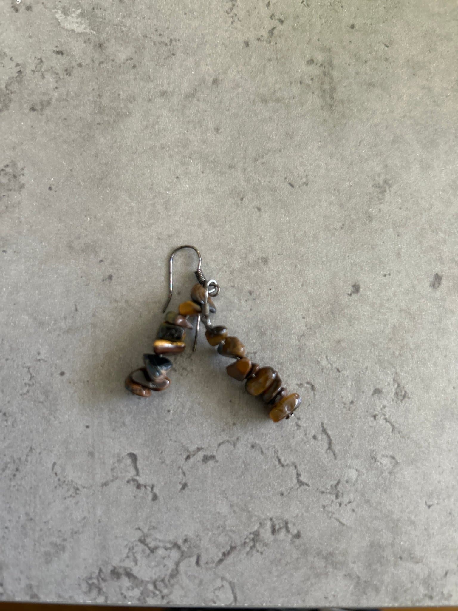 Lådrensning - örhängen tigeröga