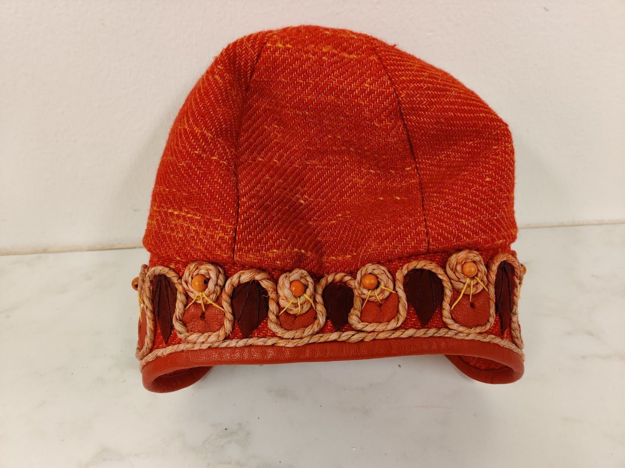 Vintage, retro, Vanja Brunzell vacker handgjord röd hatt, 1970-tal