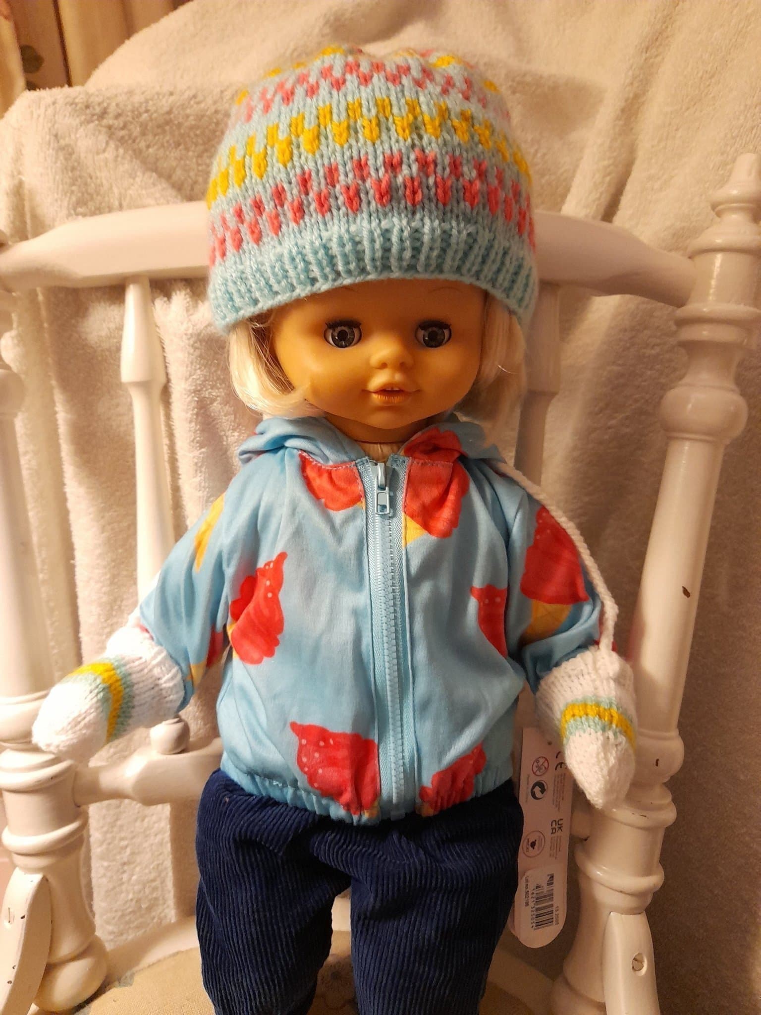 NYA Dockkläder jacka, mössa, vantar passande till Skrållan och liknande dockor