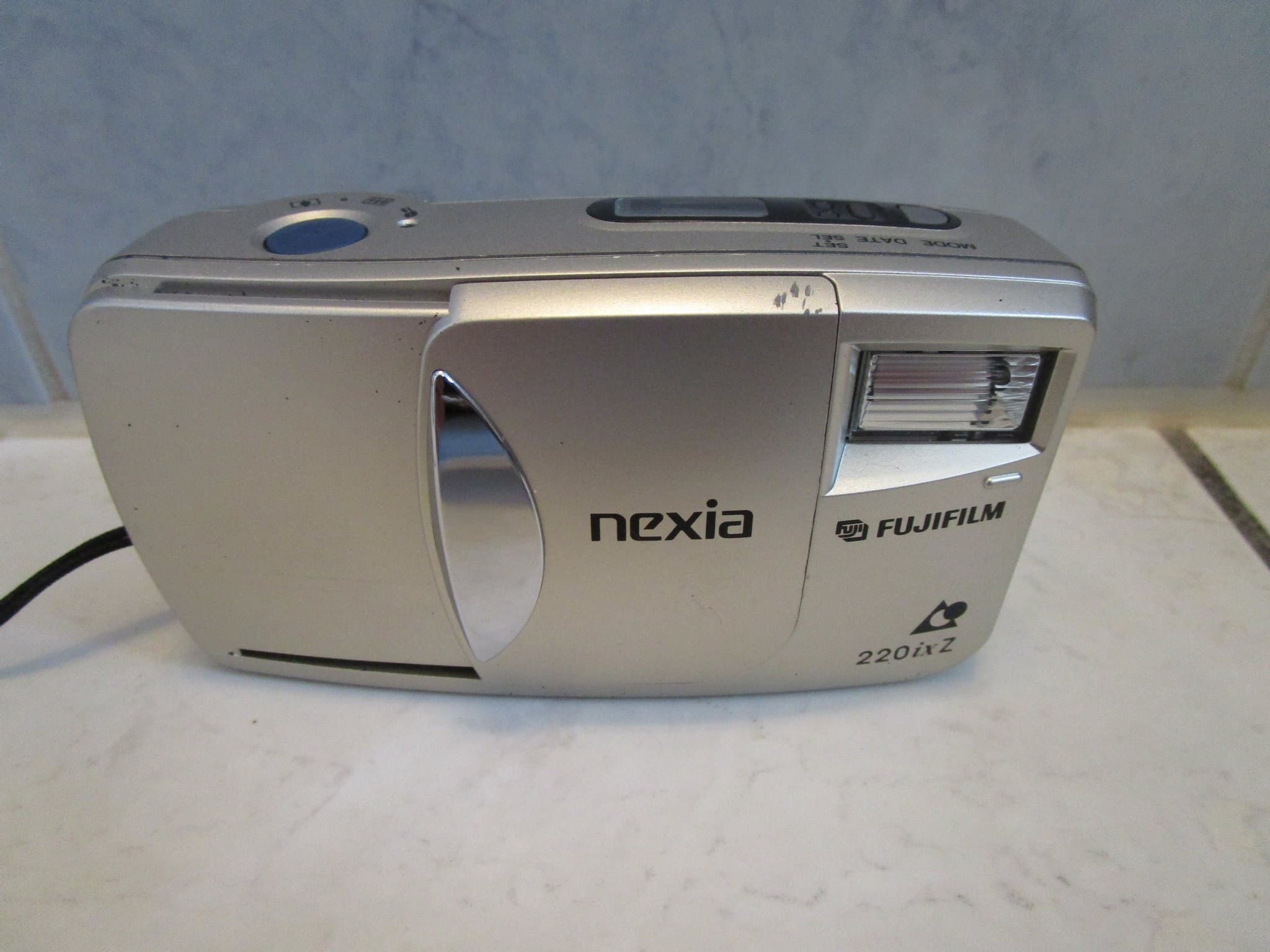 FUJIFILM nexia 220ixZ - Klassisk kompaktkamera med väska och lång rem