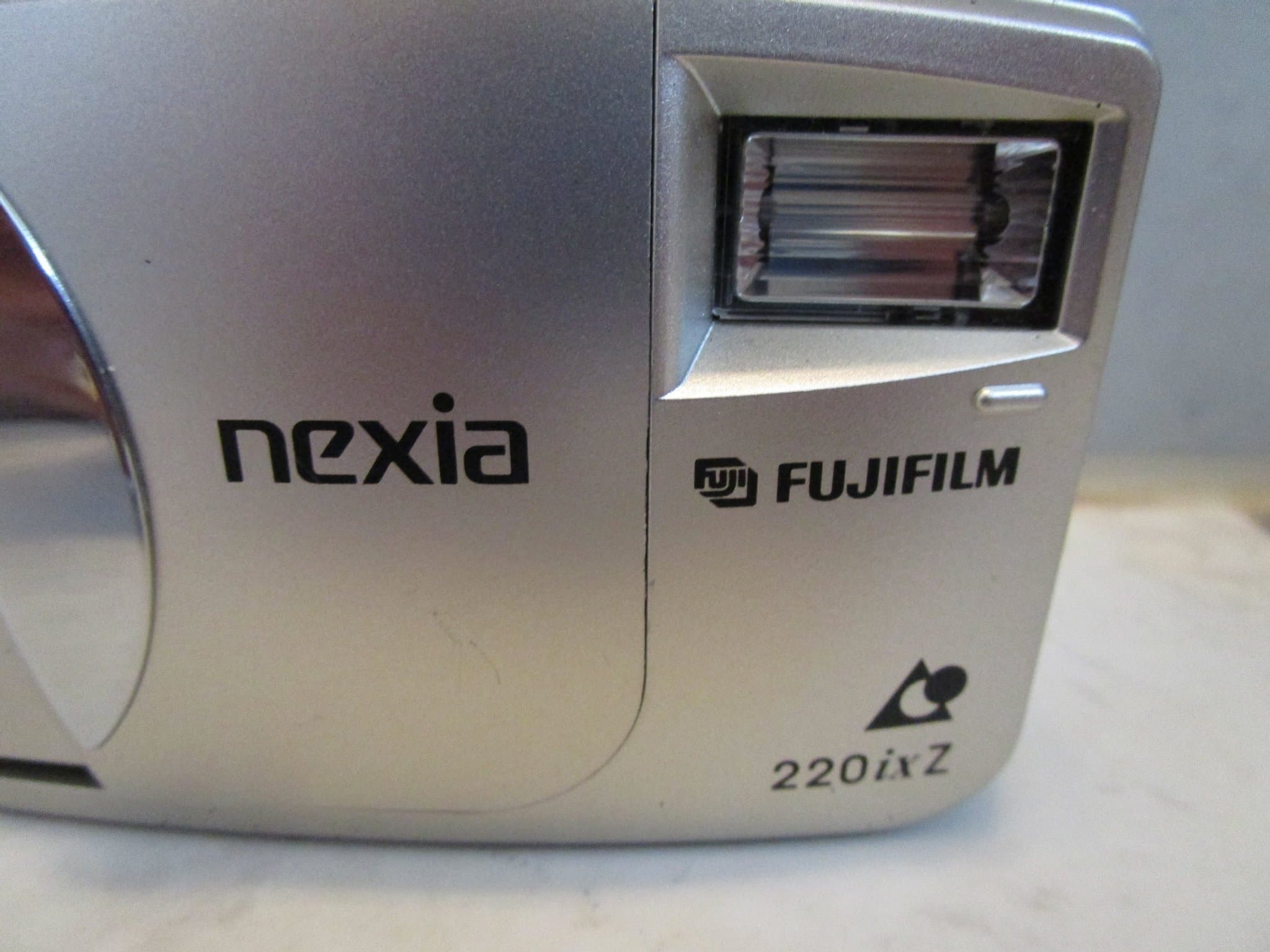 FUJIFILM nexia 220ixZ - Klassisk kompaktkamera med väska och lång rem