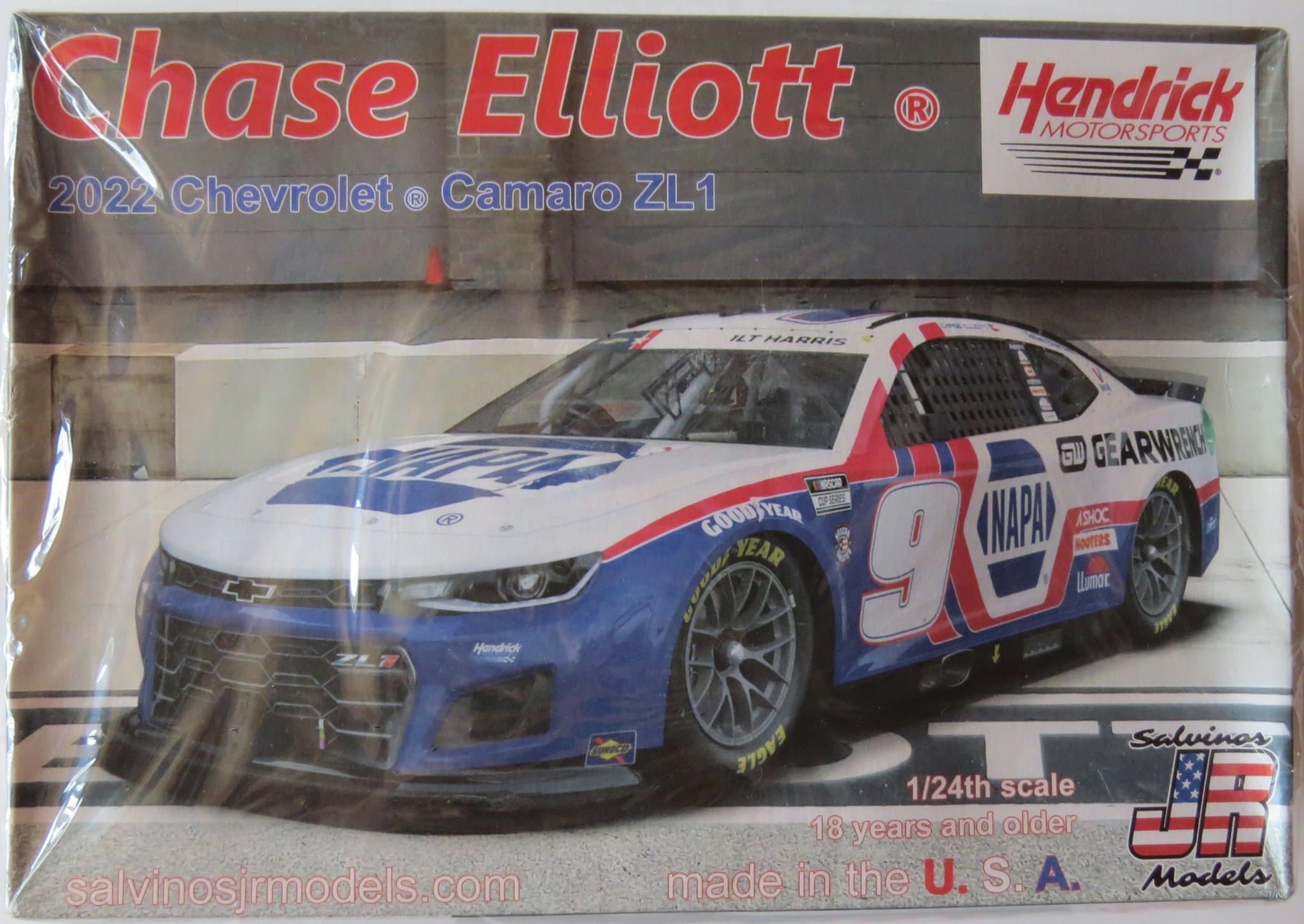 Byggsats Salvinos JR Models 2022 Chevrolet Camaro ZL1 Chase Elliott 1:24
