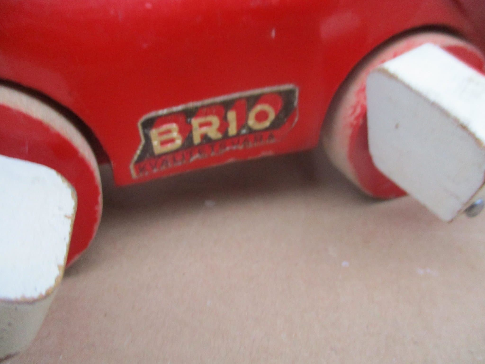 Brio hund av trä träsamlarsaker