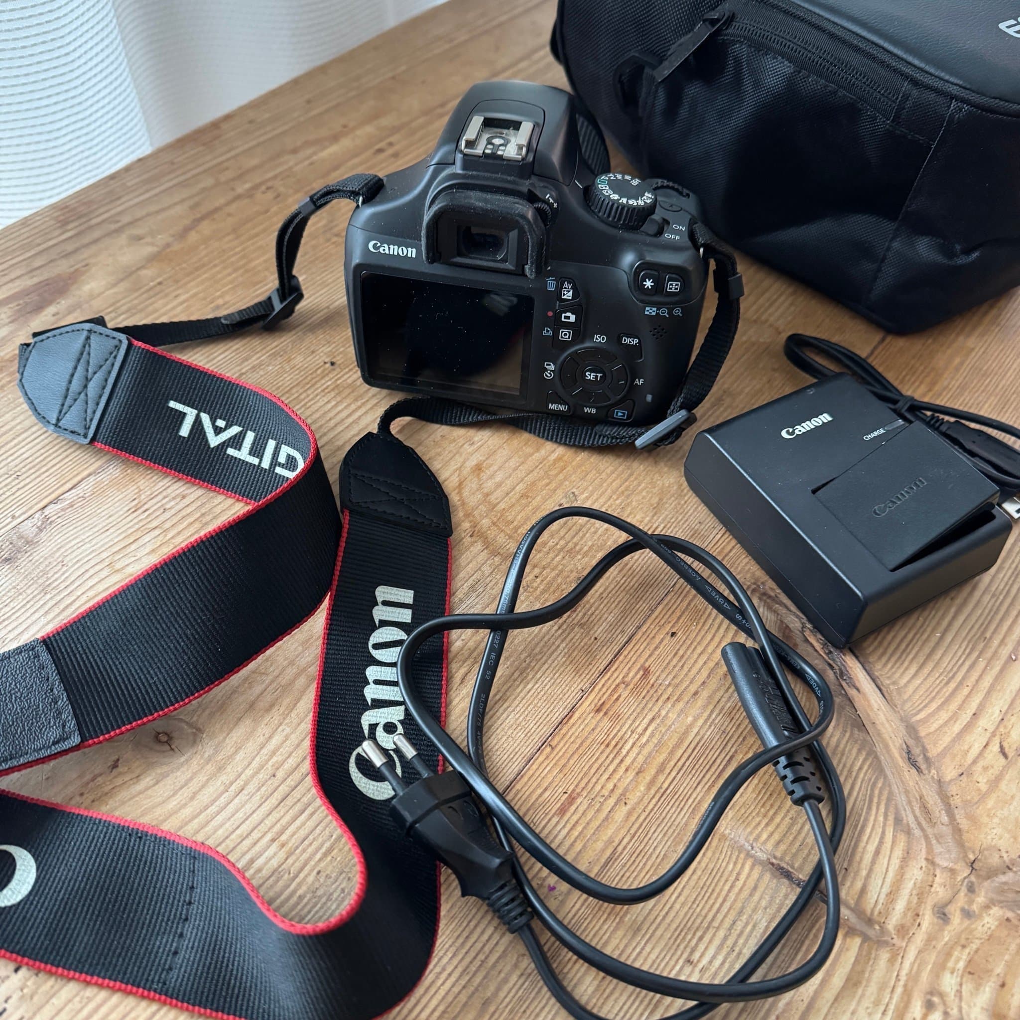 Canon Kamera EOS 1100D med väska m.m