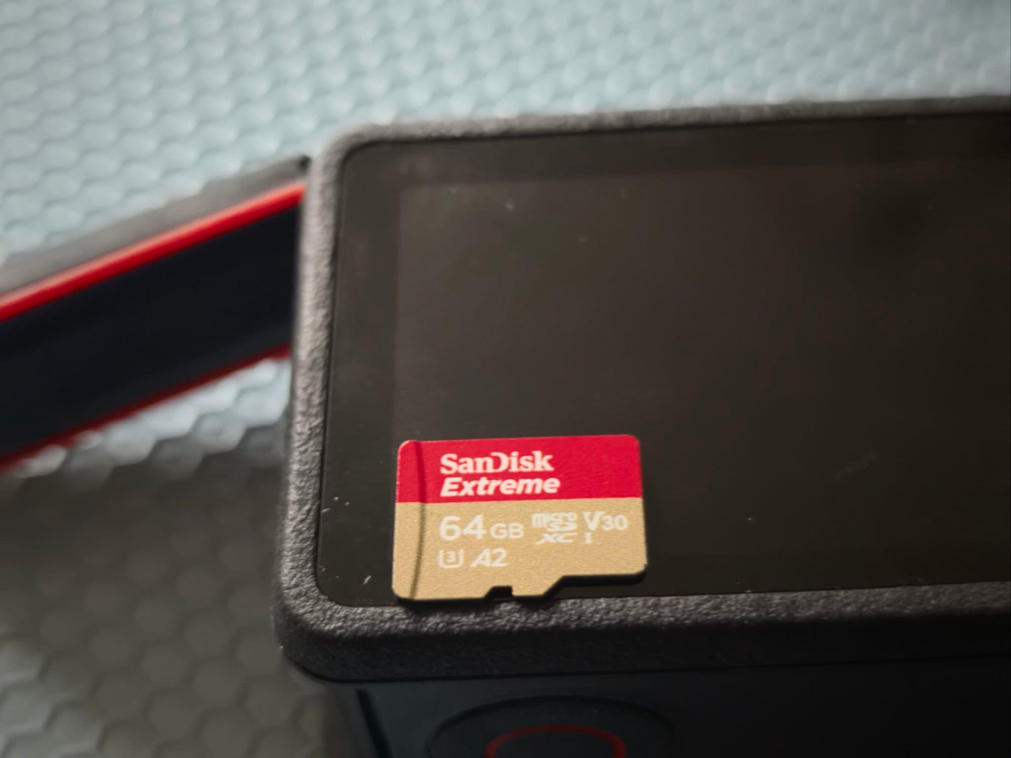 DJI Osmo Action 5 Pro + 3 batterier, laddare, mikrofon, selfie-stick, 64GB