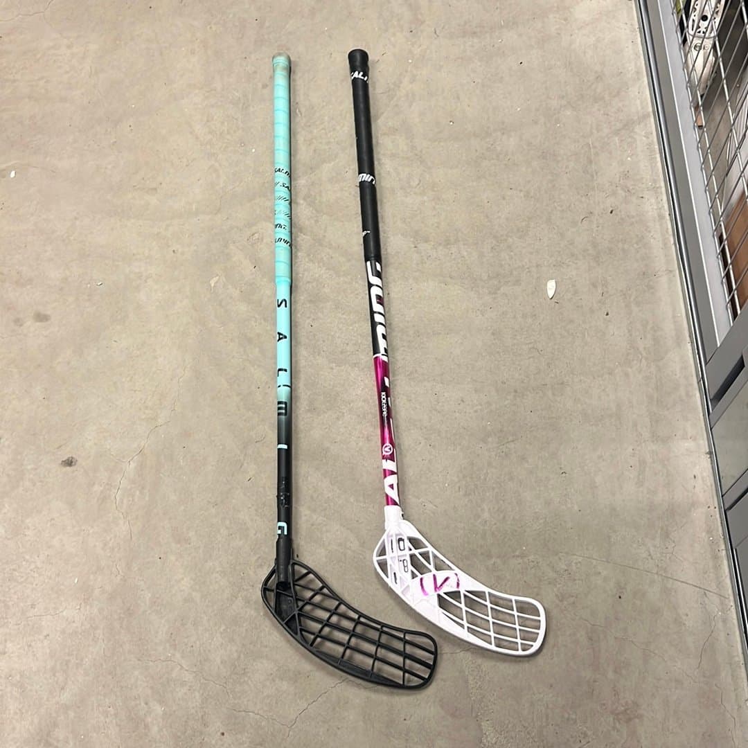 Innebandyklubbor Salming och Zone