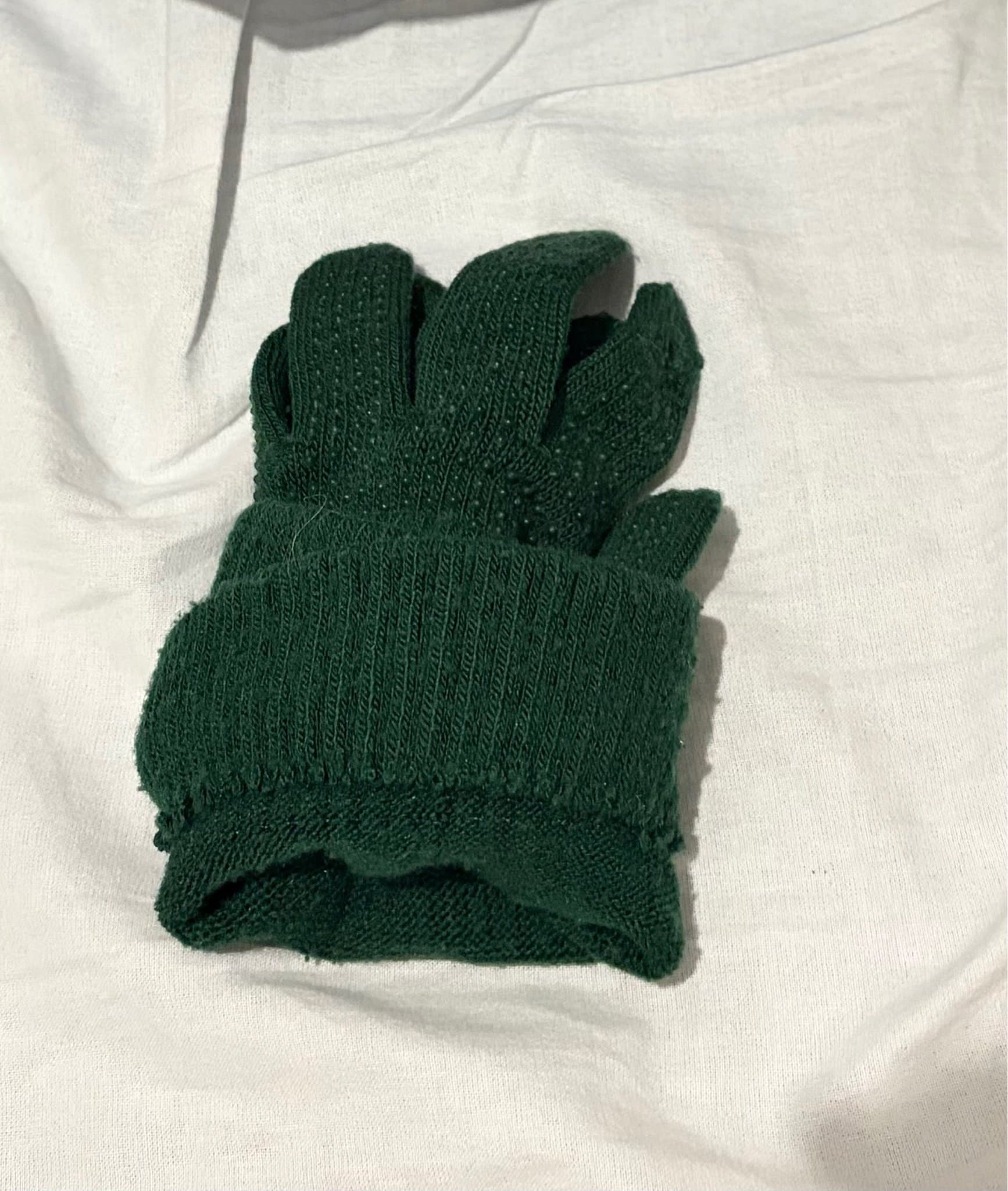 Mörkgröna vantar