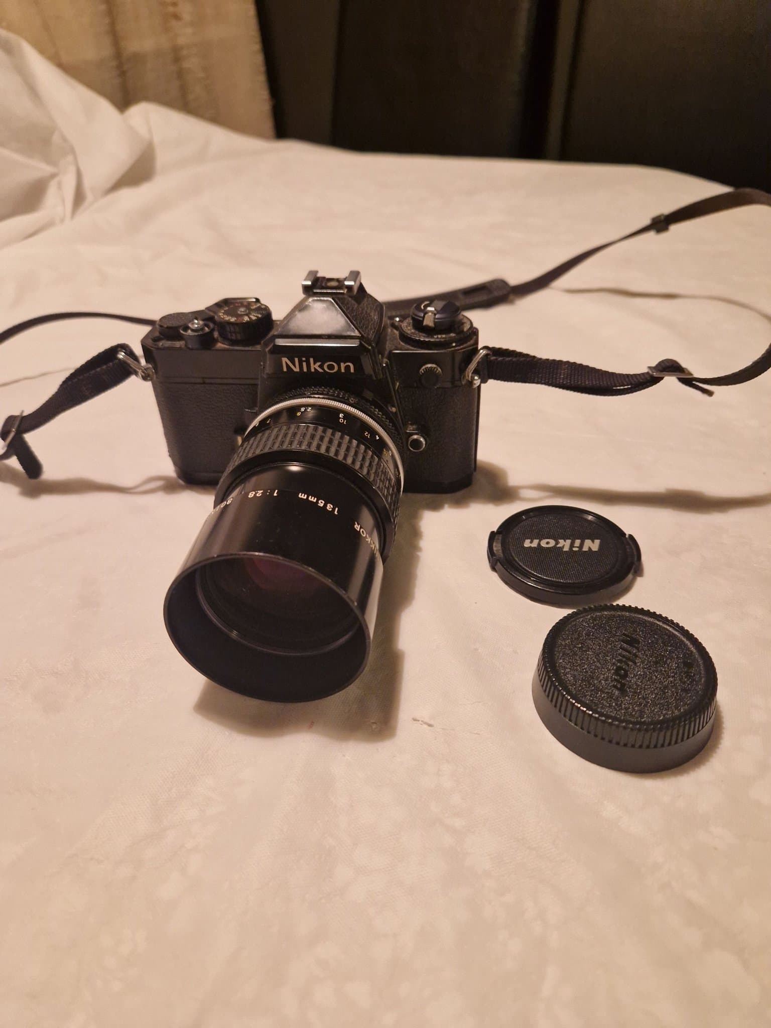 Nikon systemkamera med Nikkor 135mm 1:2.8 objektiv