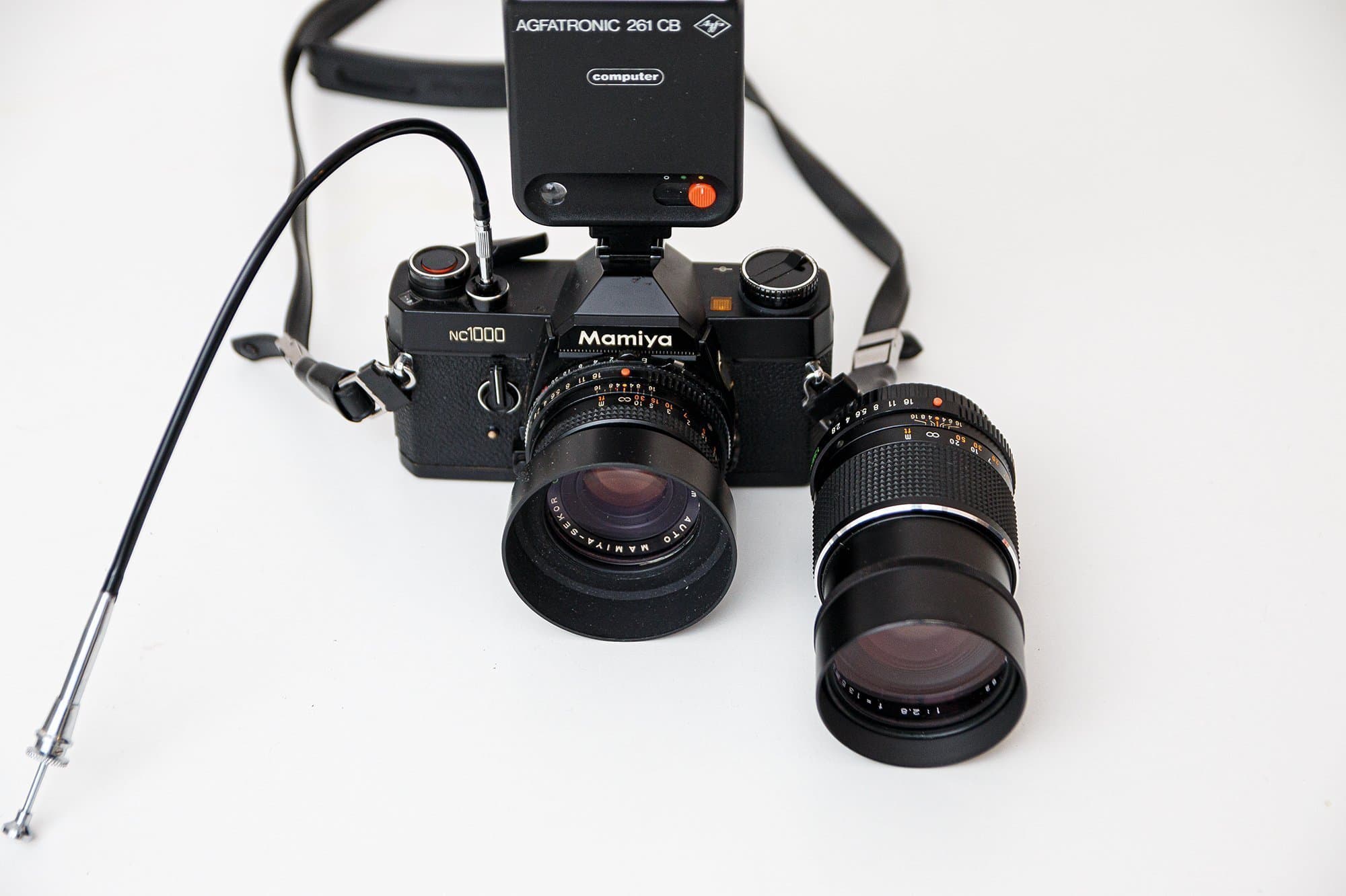 Mamiya NC1000 – 35mm SLR klassiker + 2 objektiv, blixt och mer! Allt funkar bra!