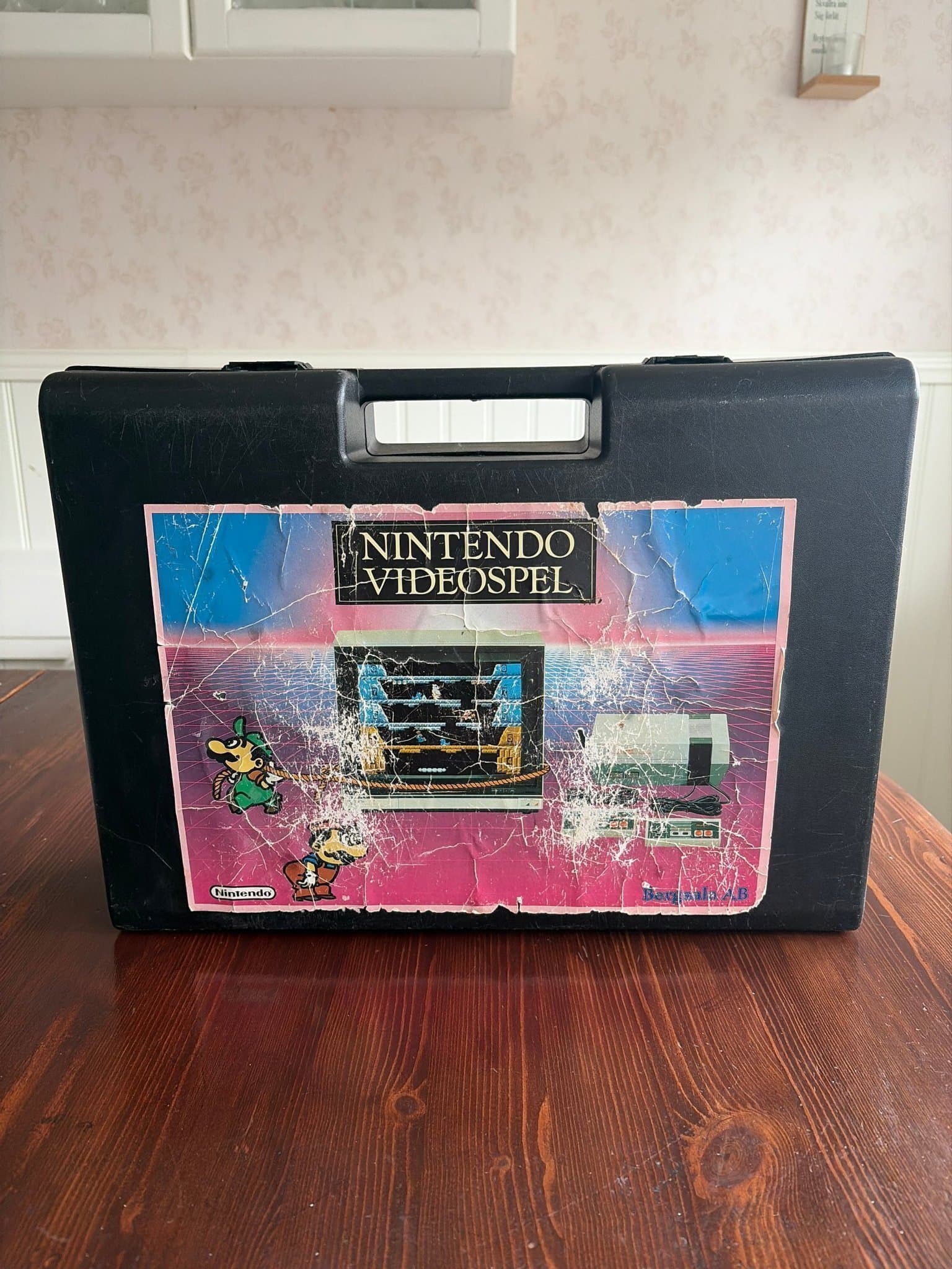 Hyrväska för Nintendo 8-bit NES från sent 80-tal! Bergsala!