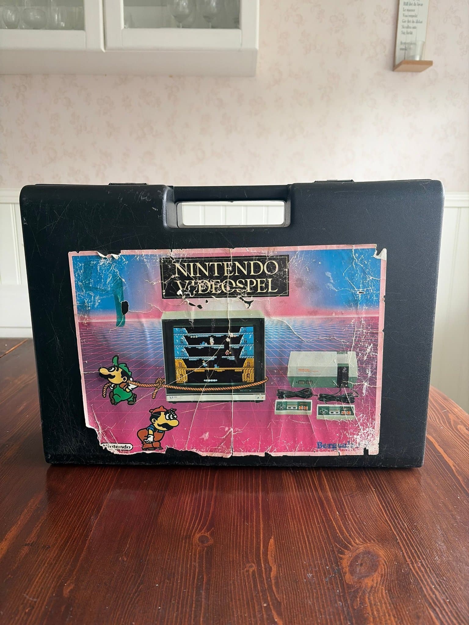 Hyrväska för Nintendo 8-bit NES från sent 80-tal! Bergsala!