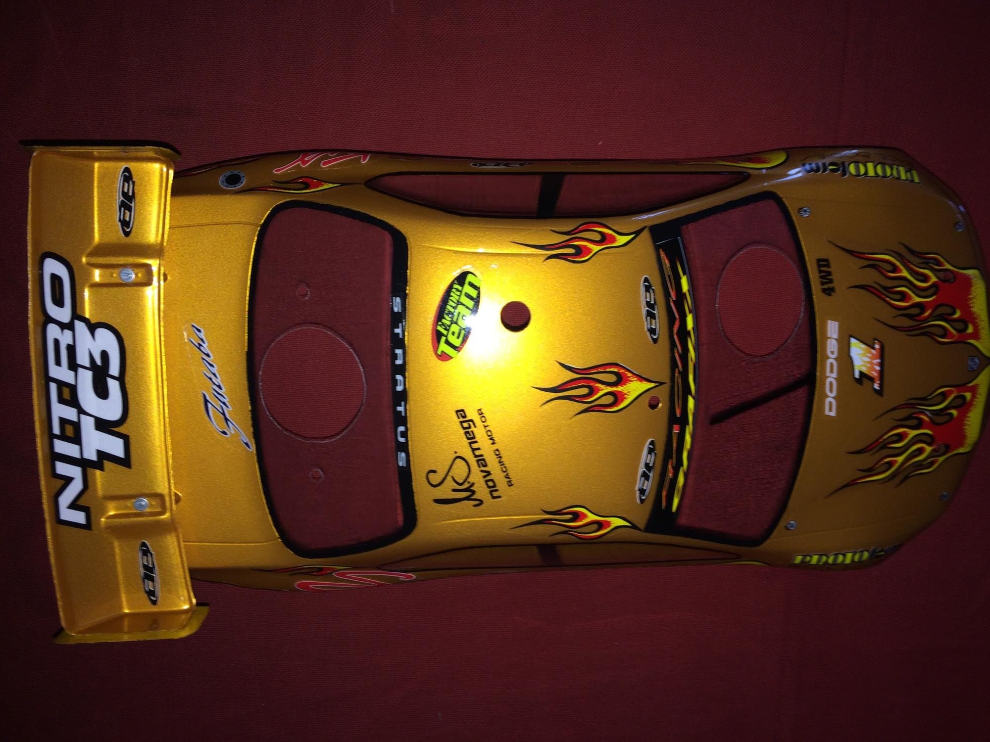 RC/hobby, kaross till en radiostyrd bil,bilkaross (RC-bil) av modellen Team Asso