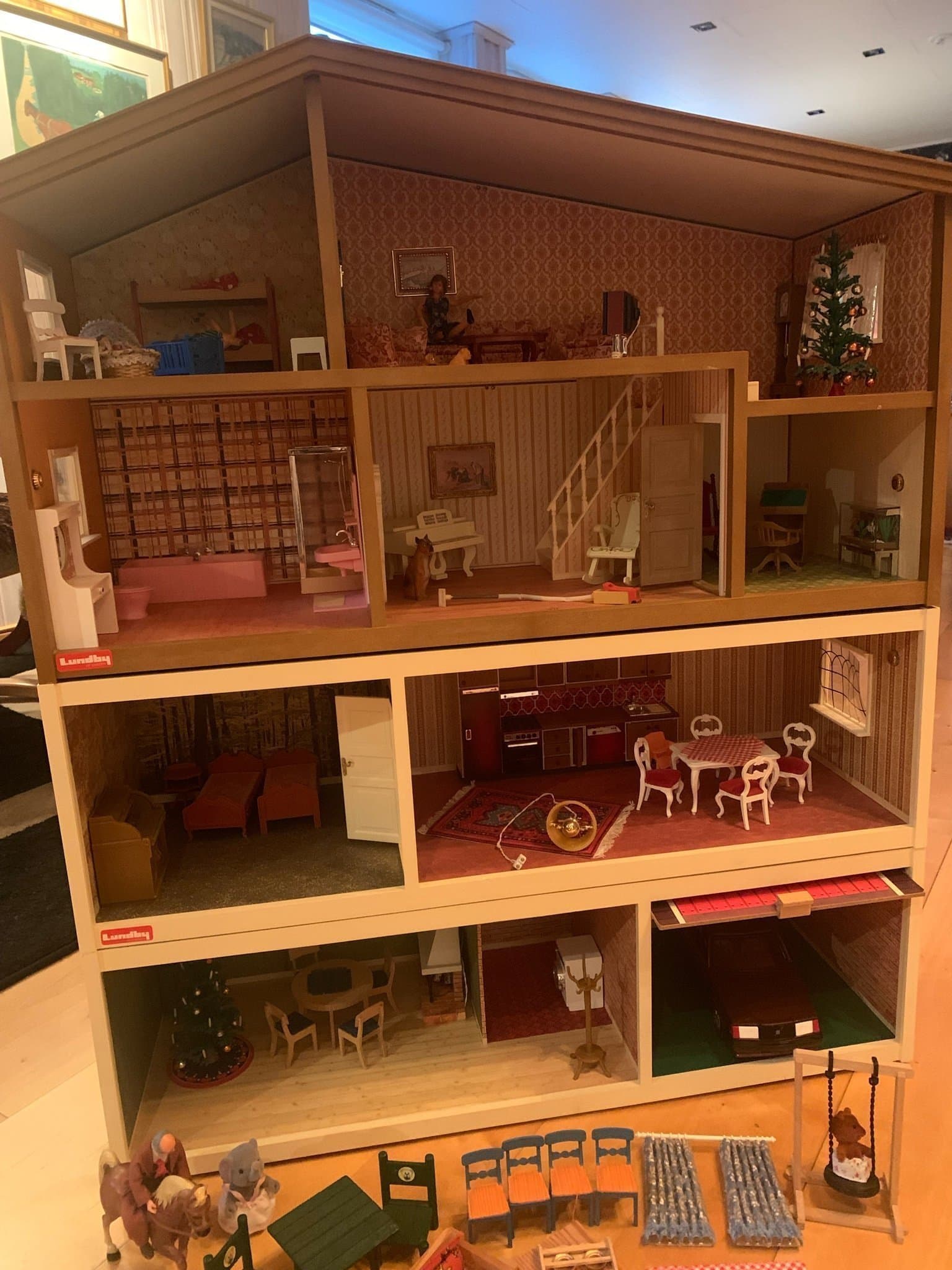 Stort Lundby dockhus med tillbehör