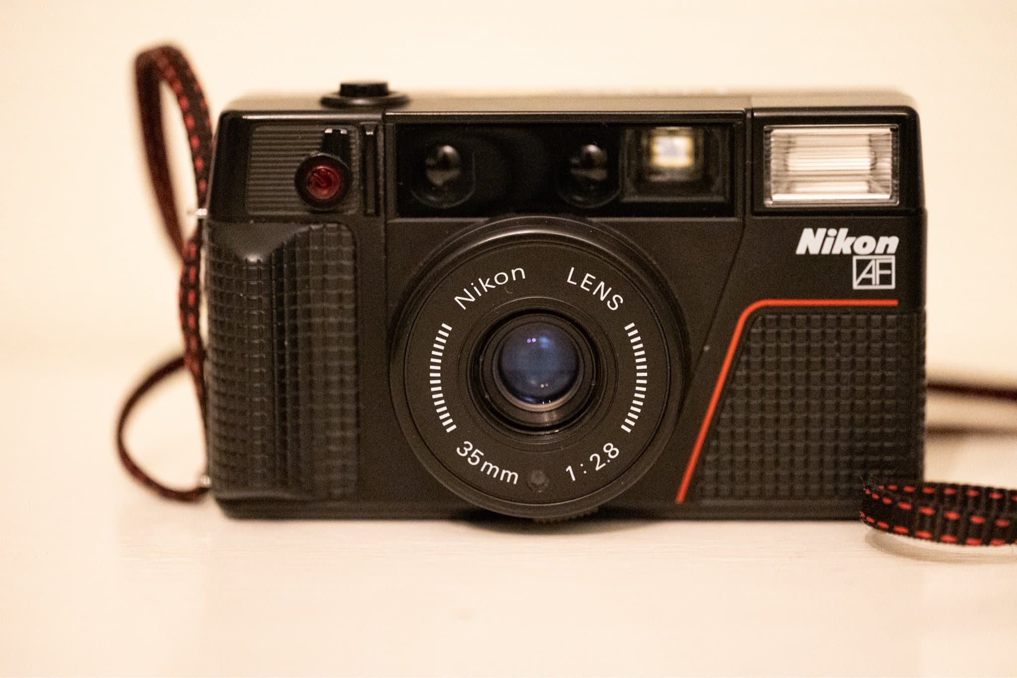 Nikon L35AF2 analog kamera