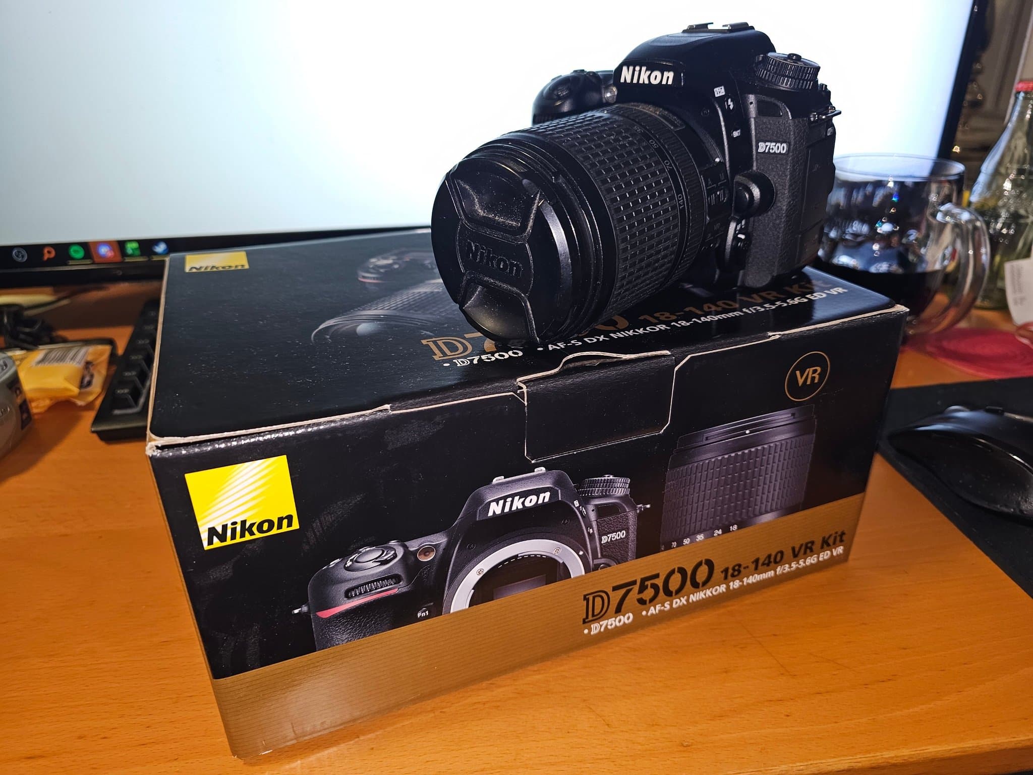 Trotjänaren Nikon D7500 - Fungerande, med box och sladdar - Shuttercount: 57955