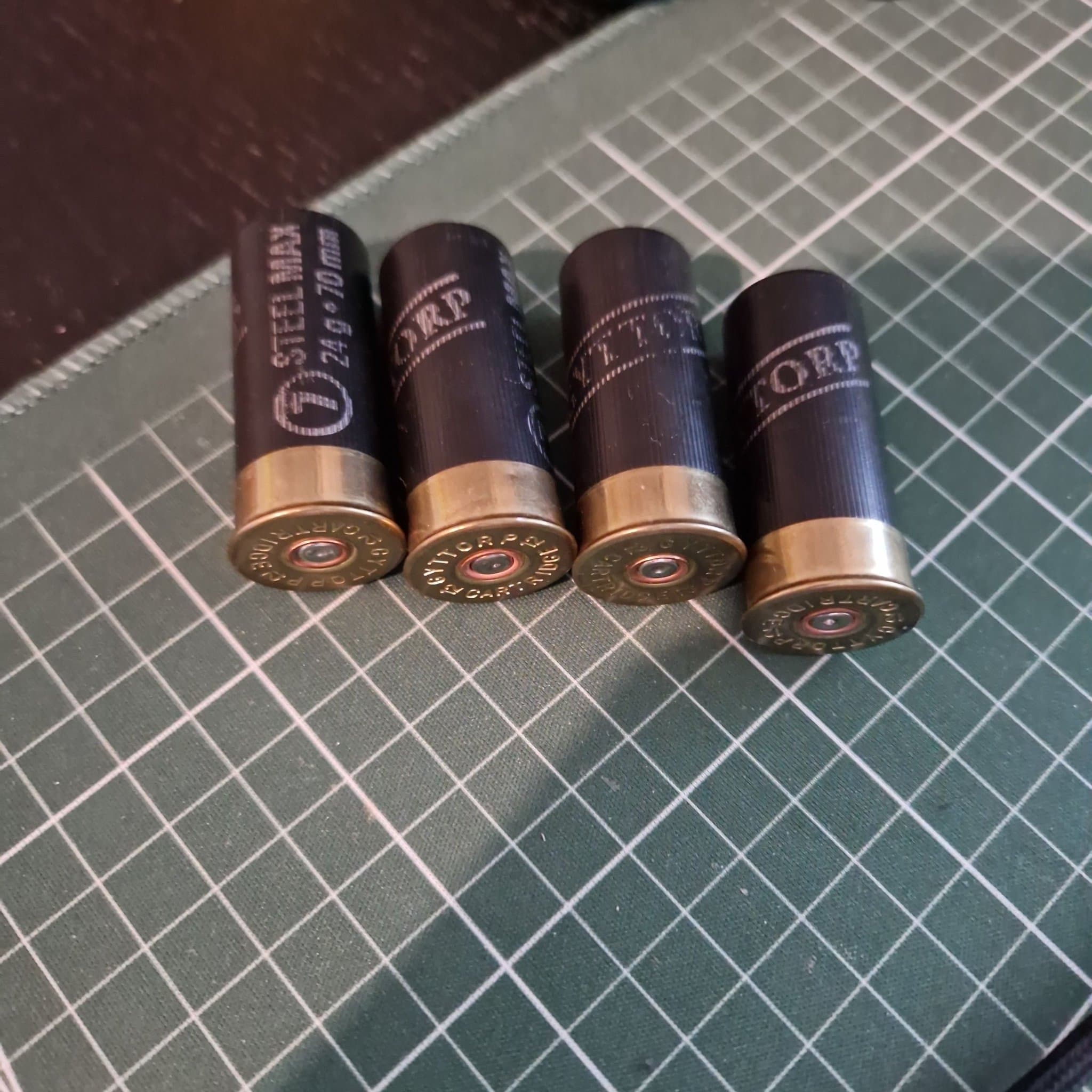 4 st hagelpatroner 12/70 (dummy! Träning eller airsoft!)