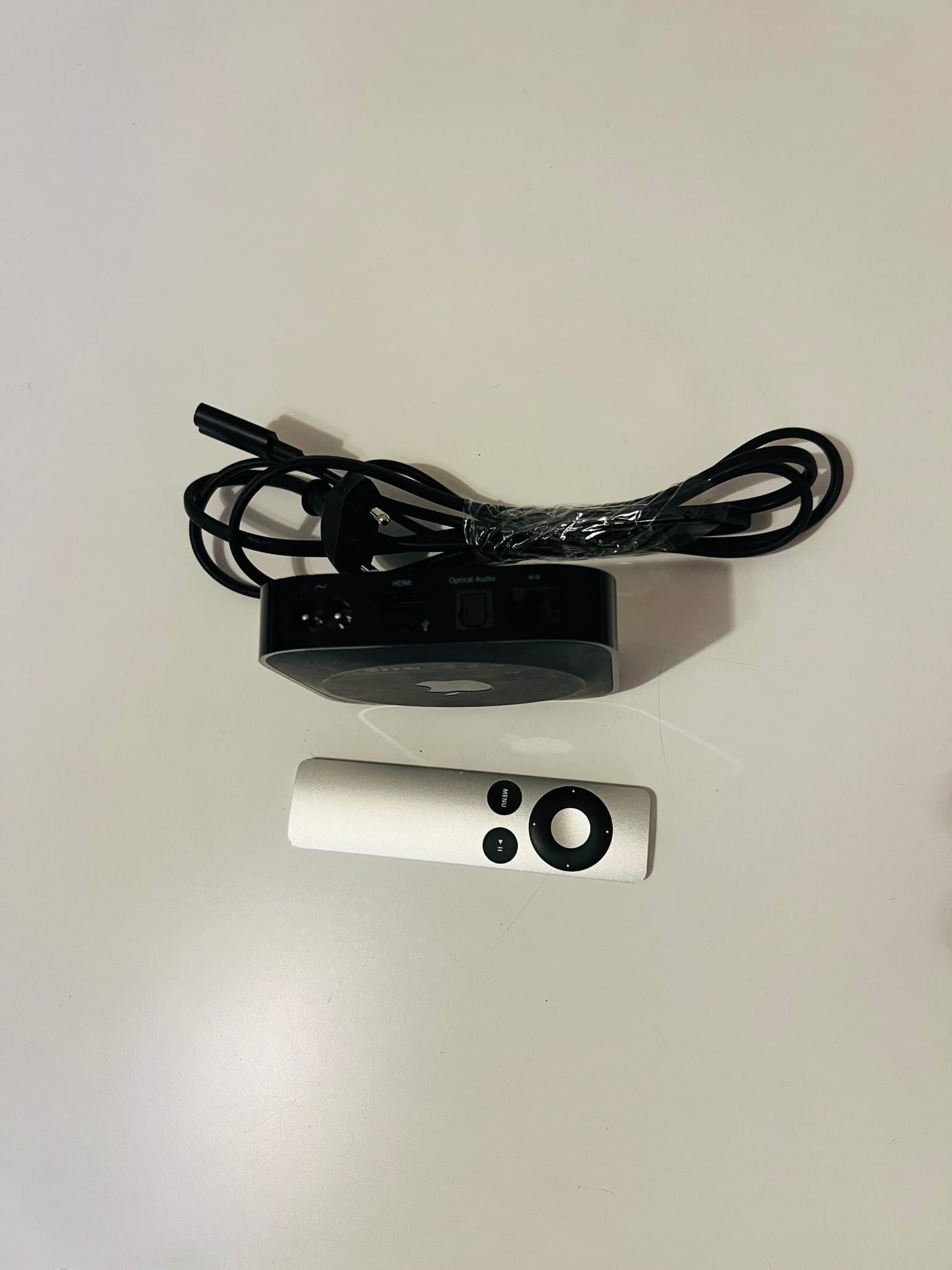 Apple TV med fjärrkontroll