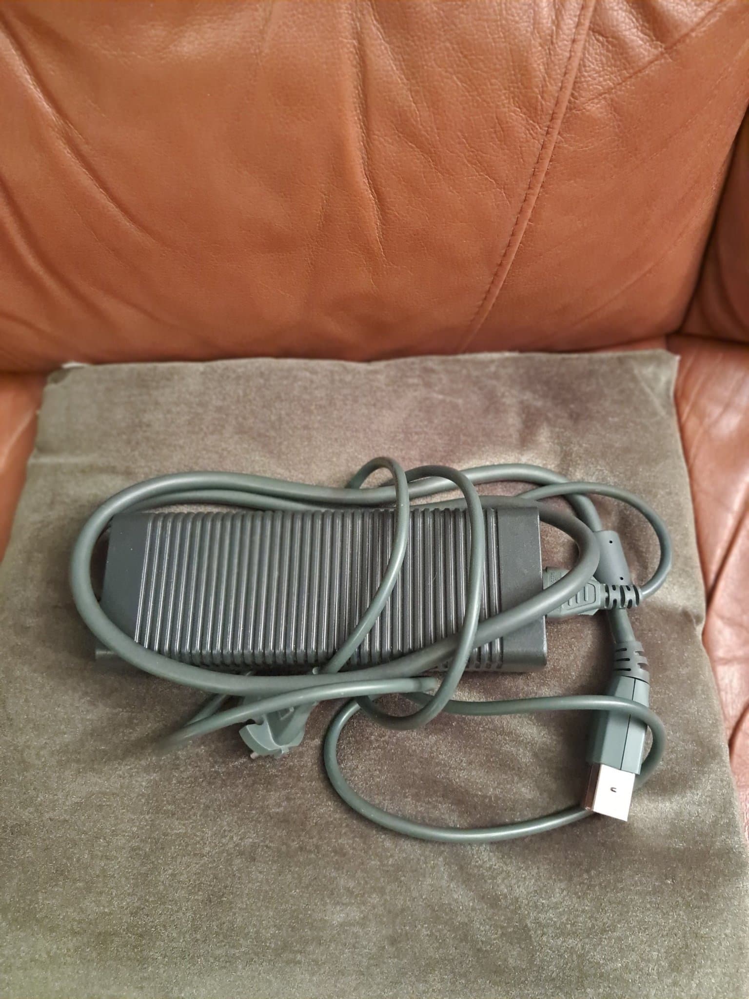 Original Microsoft Xbox 360 Strömadapter 203W (Passar alla "Fat"-modeller)