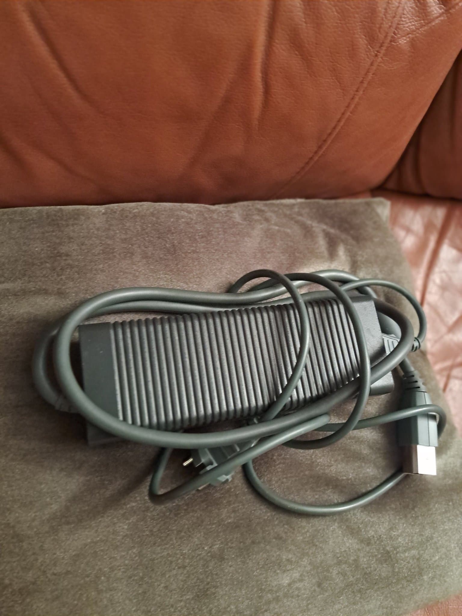 Original Microsoft Xbox 360 Strömadapter 203W (Passar alla "Fat"-modeller)