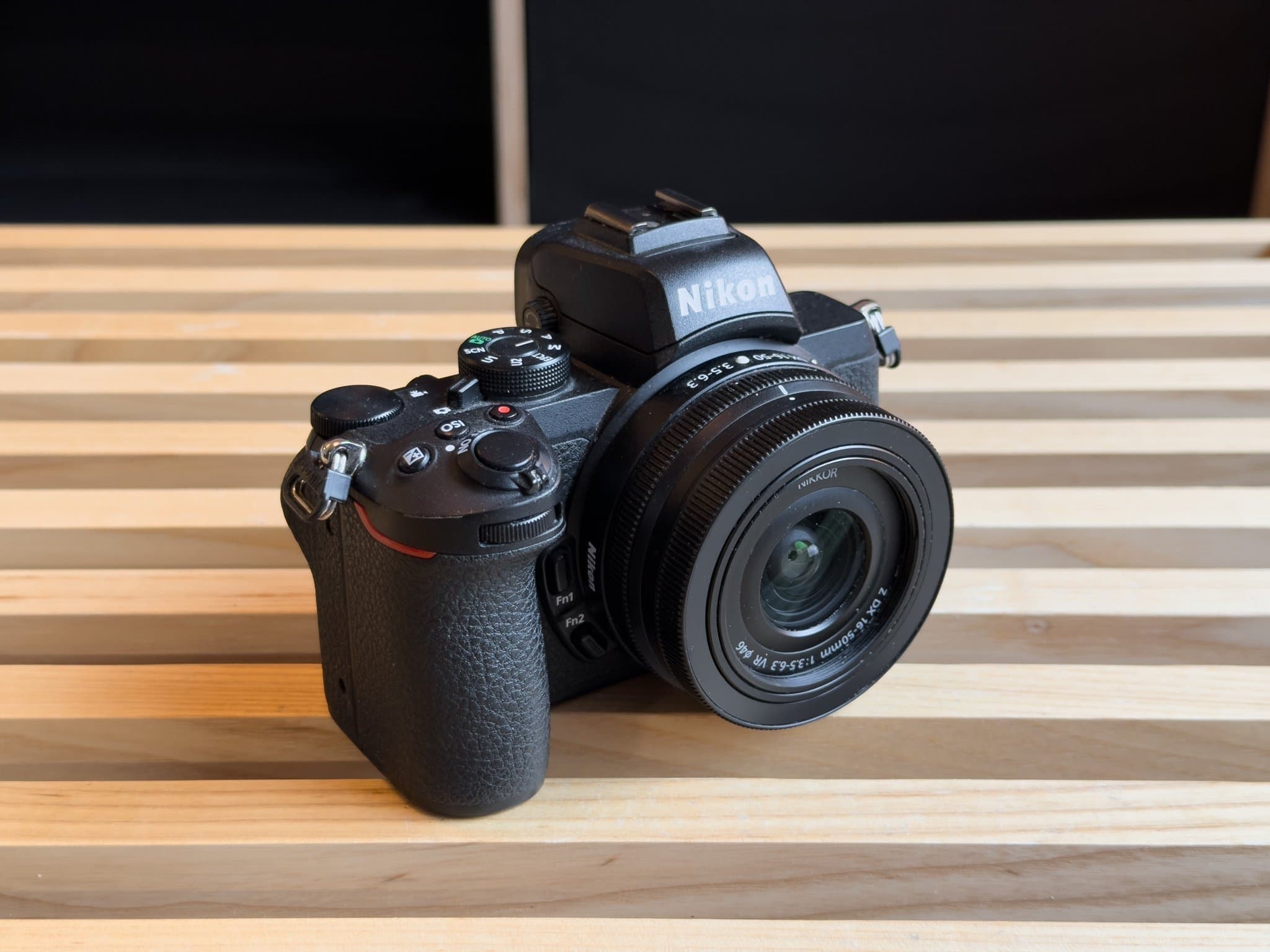 Nikon Z 50 systemkamera med NIKKOR Z DX 16-50mm f/3.5-6.3 VR objektiv