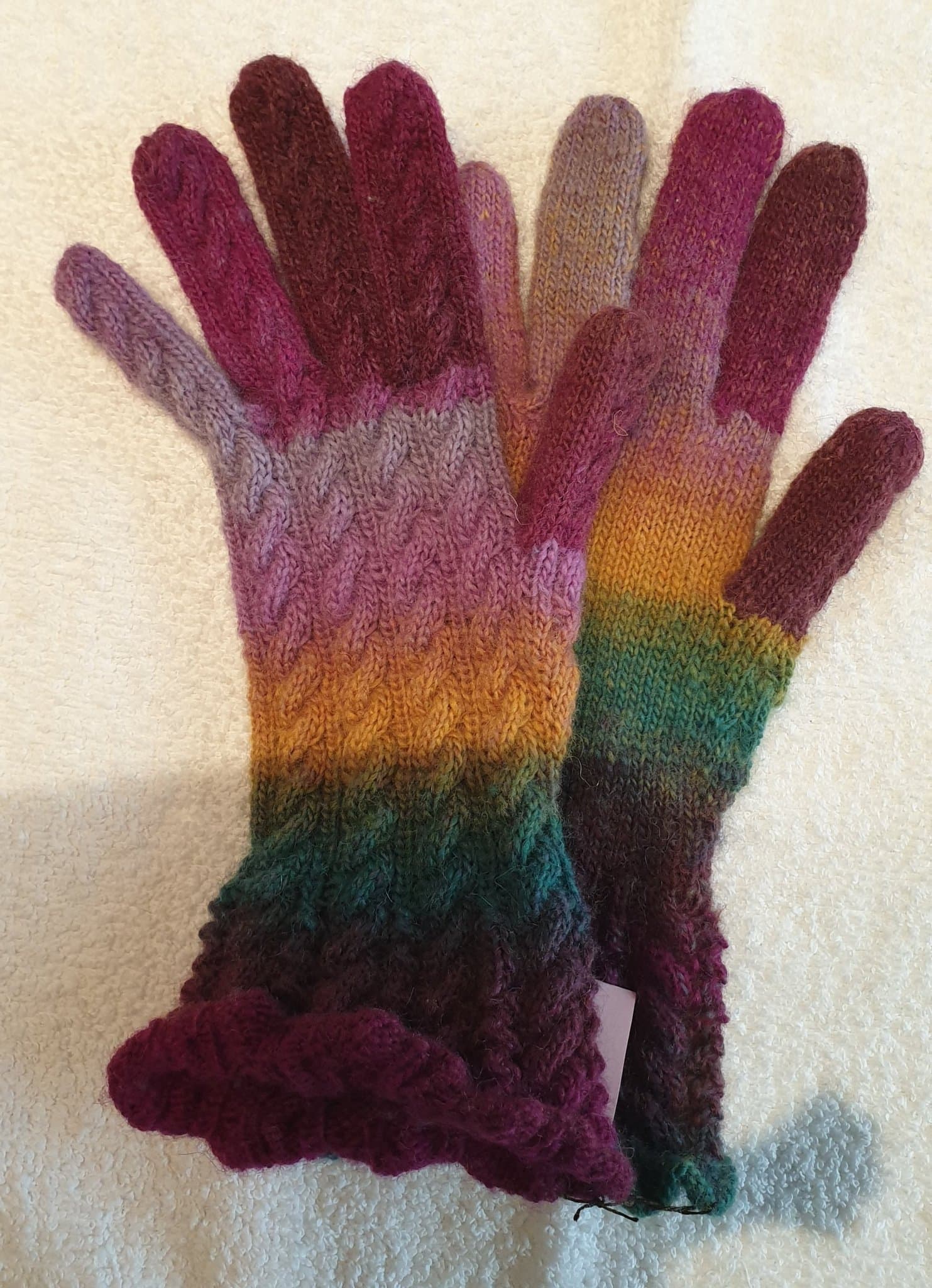 Handstickade fingervantar, nya