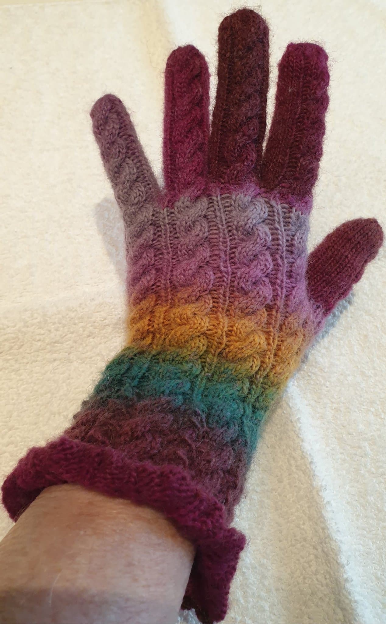 Handstickade fingervantar, nya