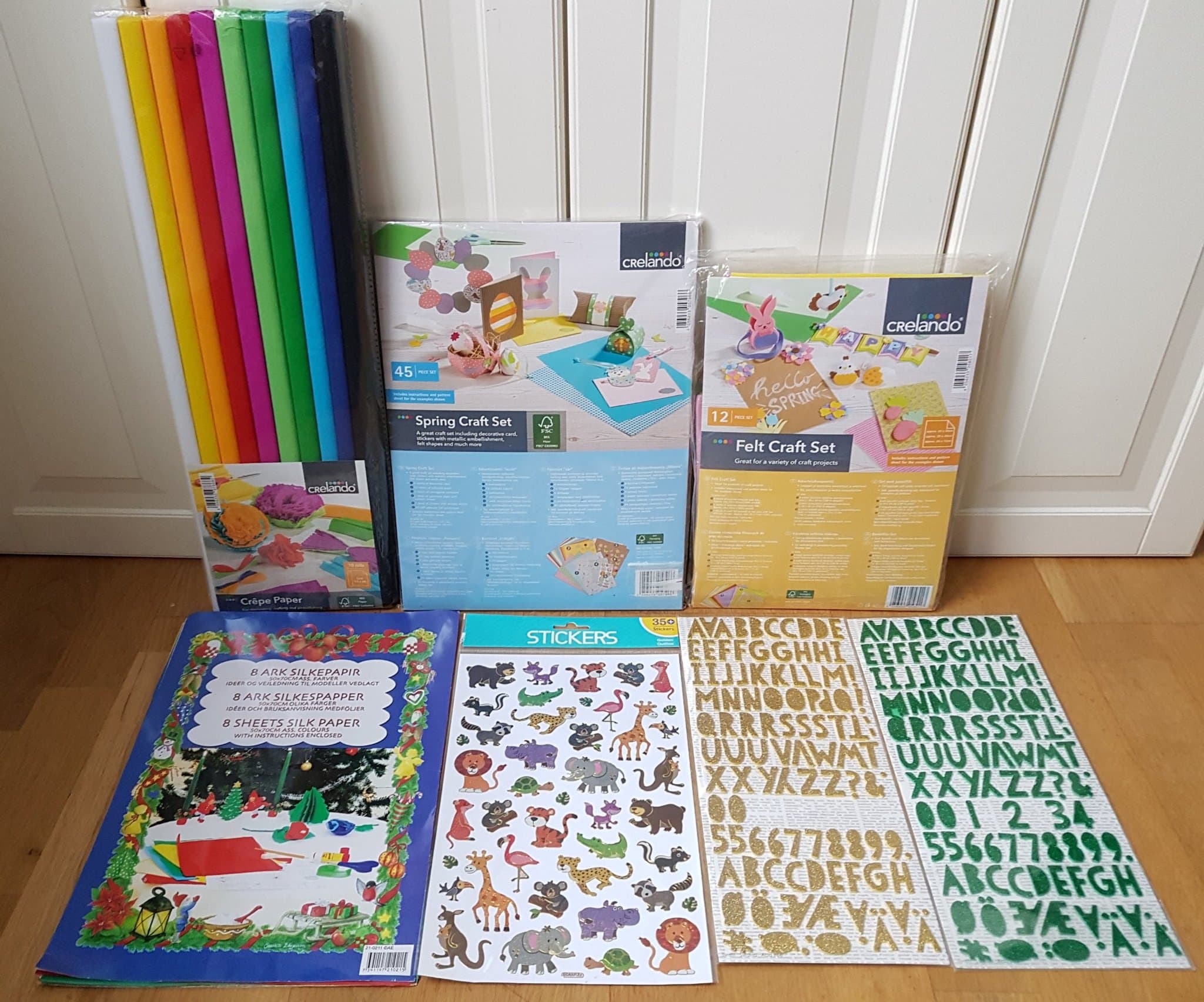 Ett urval av pysselmaterial.