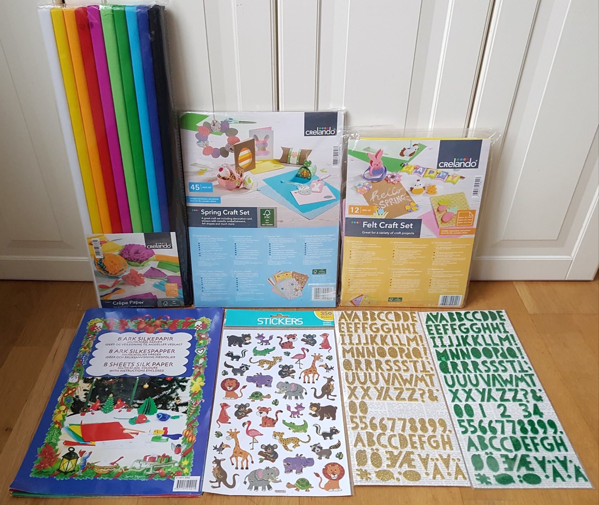 Ett urval av pysselmaterial.