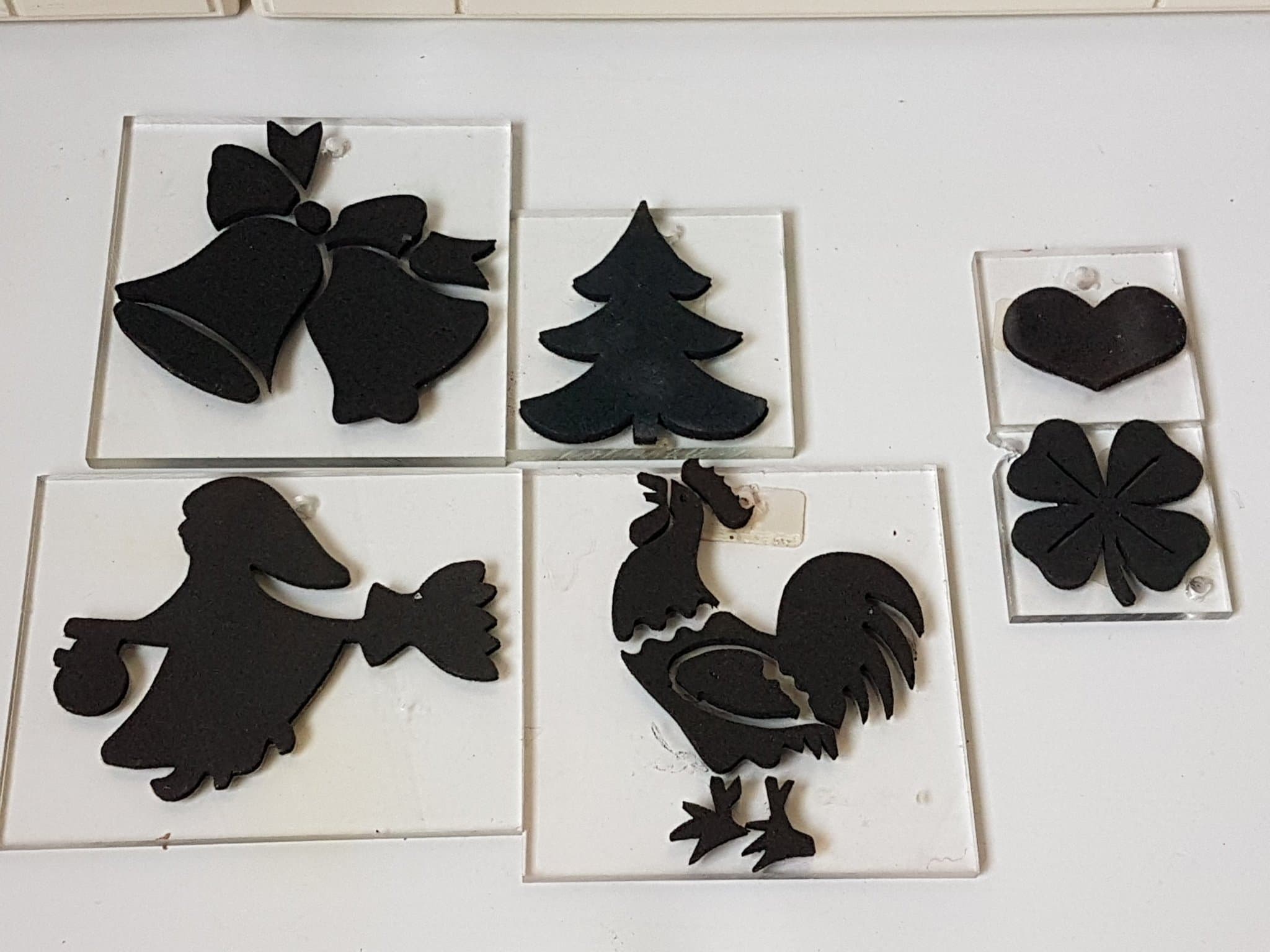 Dekorativa stämplar monterade på plexiglasplattor. Skapade av Margret Lindblom