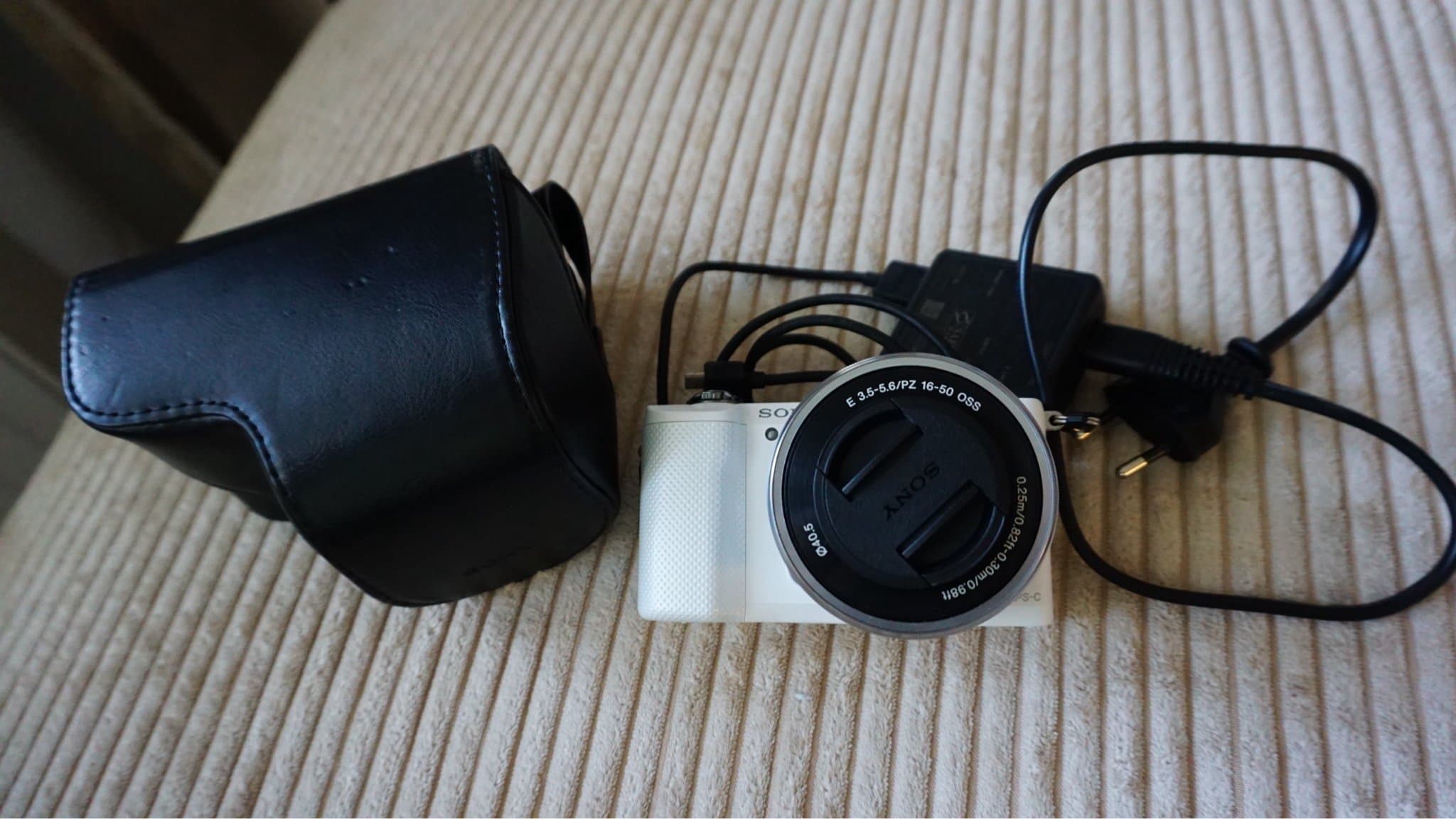 Sony A5000 med E 3.5-5.6/PZ 16-50 OSS objektiv