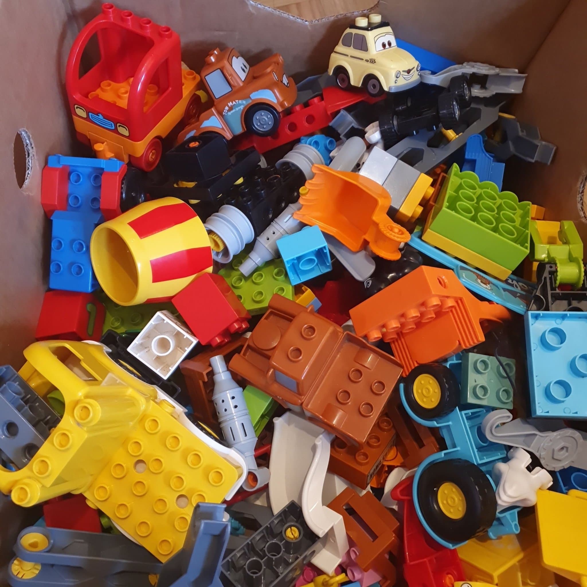 Stor låda med blandat LEGO Duplo