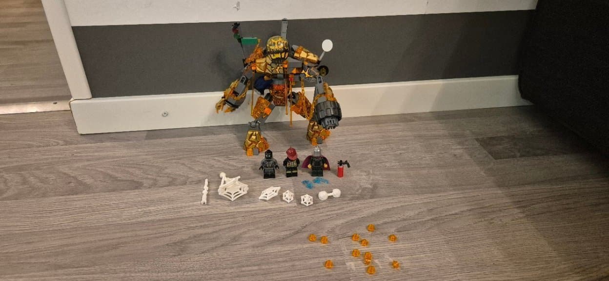 Lego 76128 Molten Man Battle spider man spindelmannen