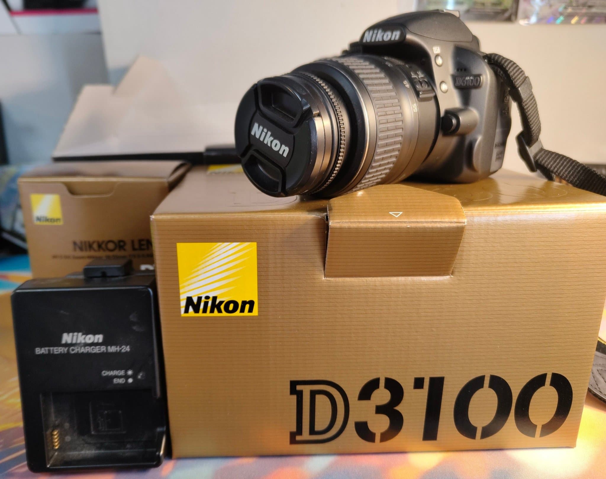 Nikon D3100 + Nikkor 18-55mm objektiv