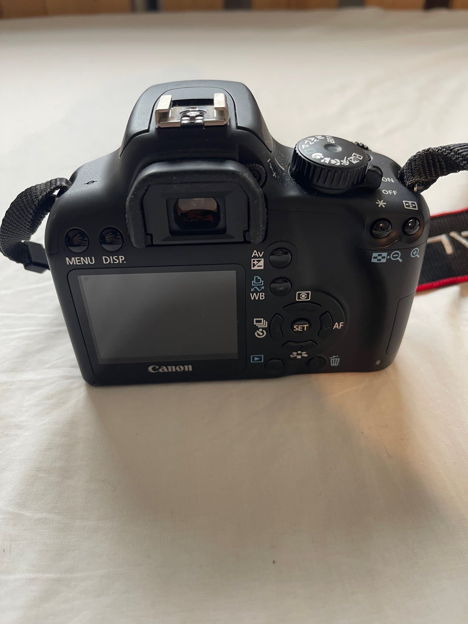 Canon EOS D1000 systemkamera + objektiv (perfekt för nybörjare!)