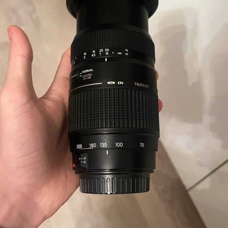 Canon EOS 750D med fyra objektiv och batterigrepp